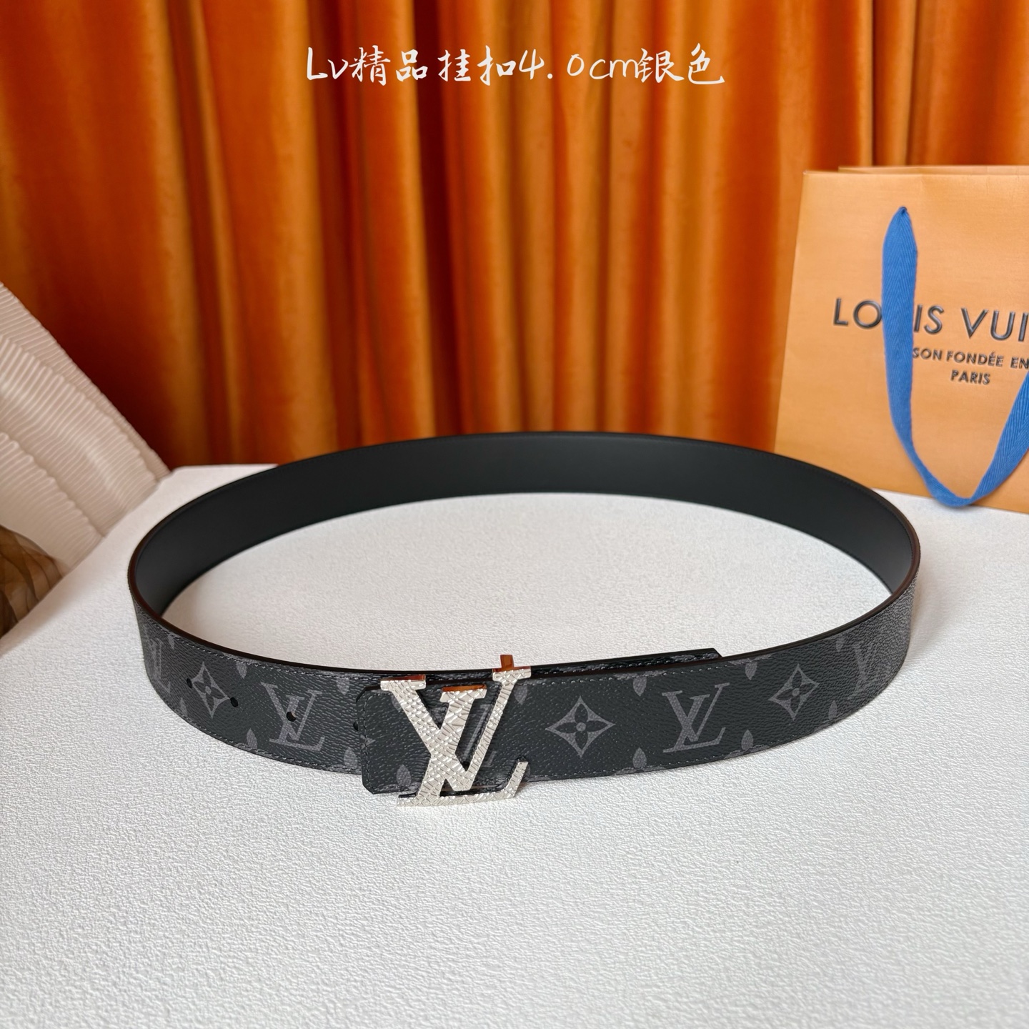 LOUIS VUITTON经典原单品质，面经典印花搭配原单精品挂扣，精工制作，细节看图，实物拍摄，高端奢