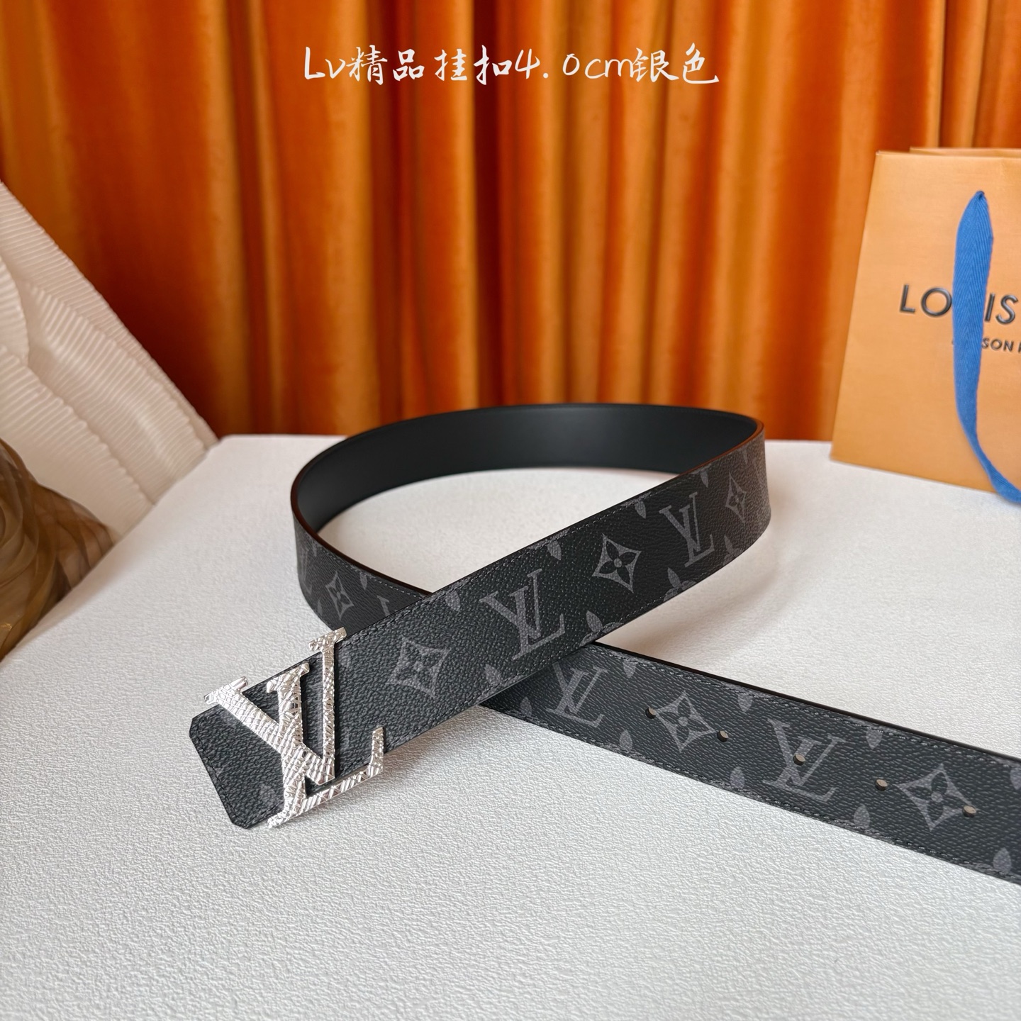 LOUIS VUITTON经典原单品质，面经典印花搭配原单精品挂扣，精工制作，细节看图，实物拍摄，高端奢