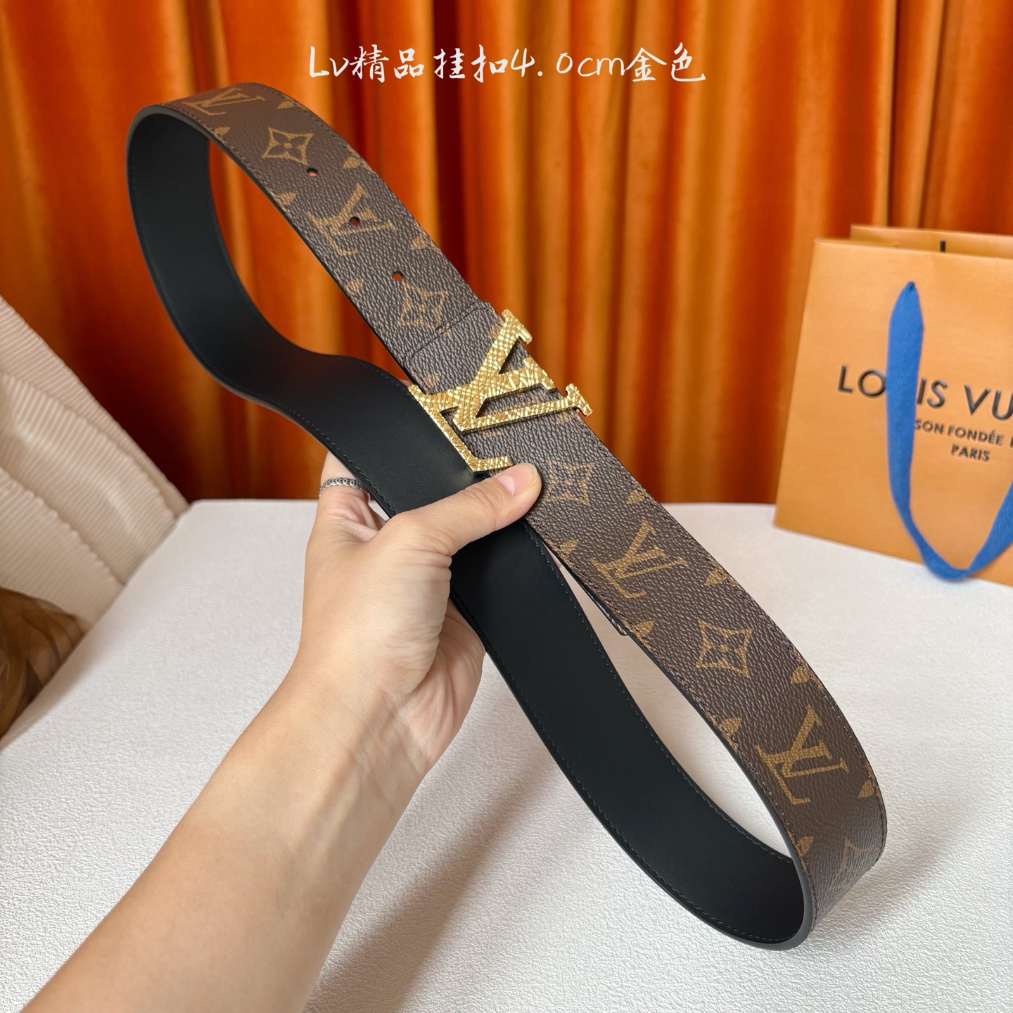 LOUIS VUITTON经典原单品质，面经典印花搭配原单精品挂扣，精工制作，细节看图，实物拍摄，高端奢