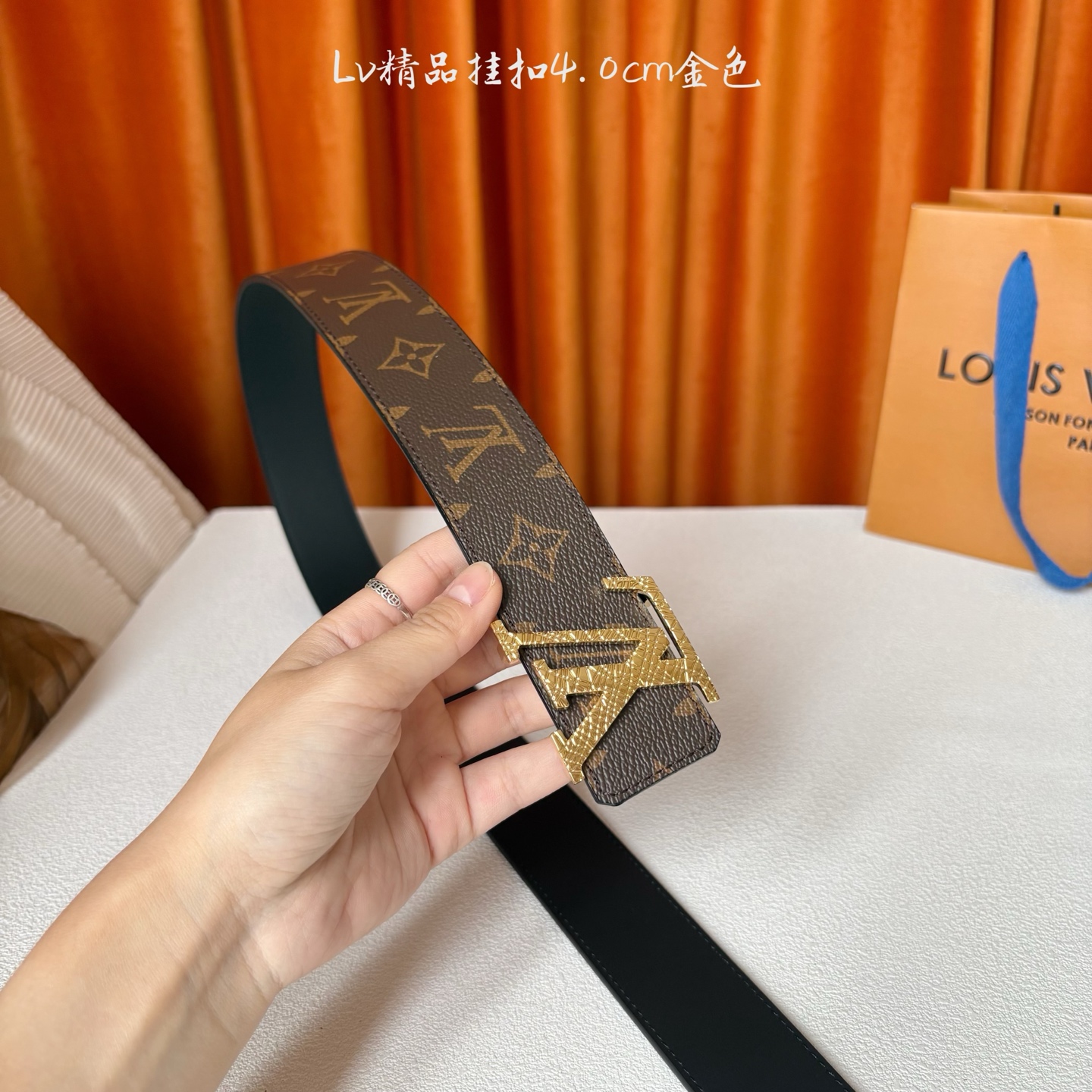 LOUIS VUITTON经典原单品质，面经典印花搭配原单精品挂扣，精工制作，细节看图，实物拍摄，高端奢