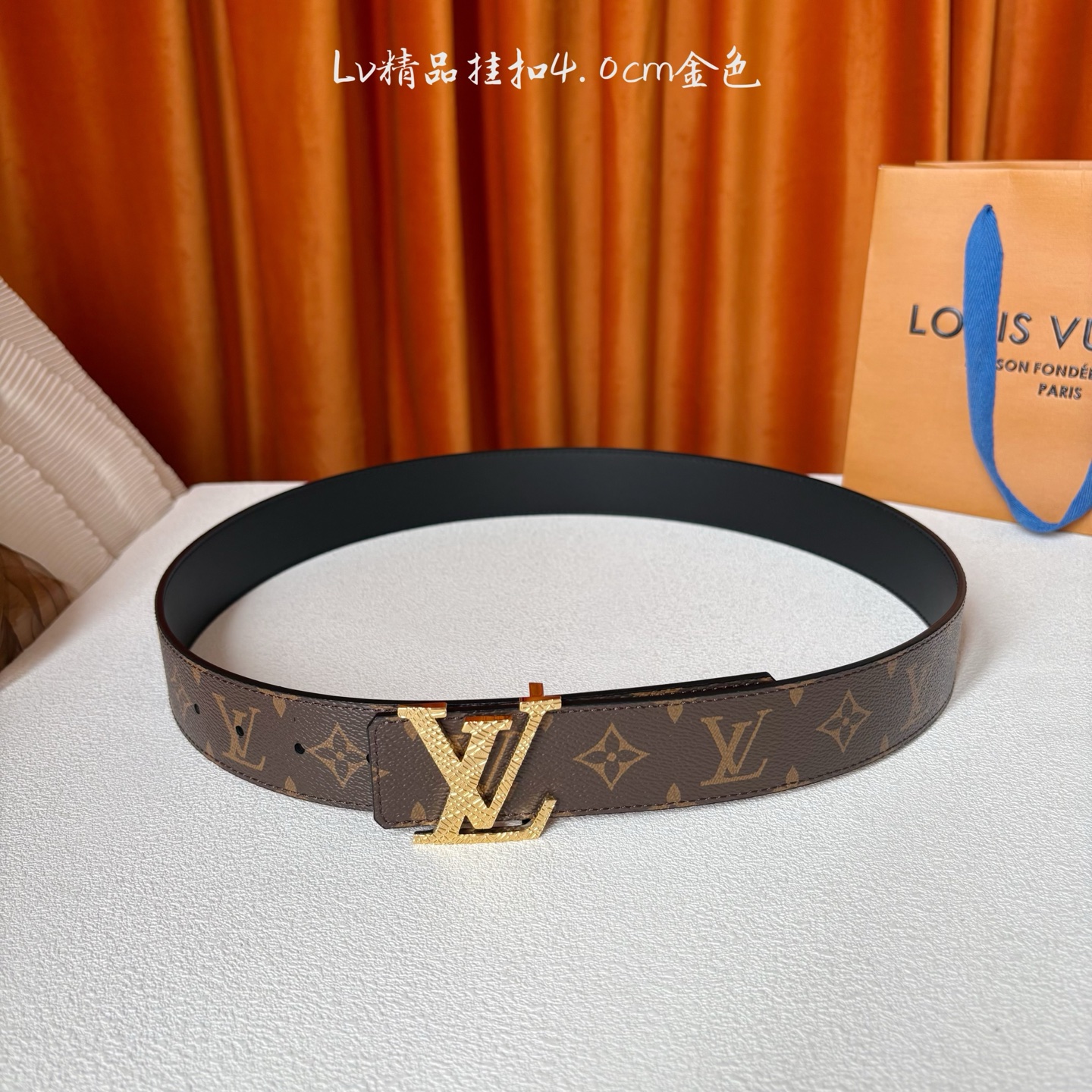 LOUIS VUITTON经典原单品质，面经典印花搭配原单精品挂扣，精工制作，细节看图，实物拍摄，高端奢