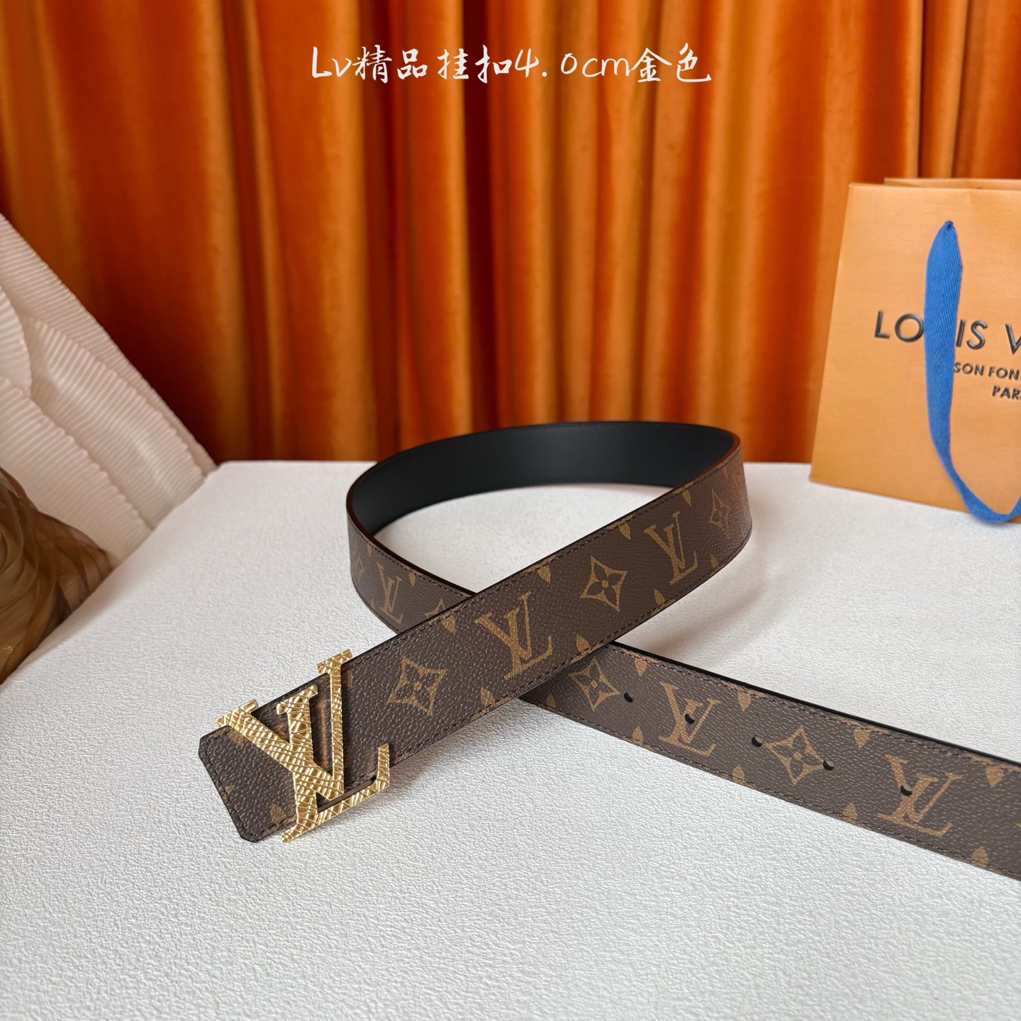 LOUIS VUITTON经典原单品质，面经典印花搭配原单精品挂扣，精工制作，细节看图，实物拍摄，高端奢