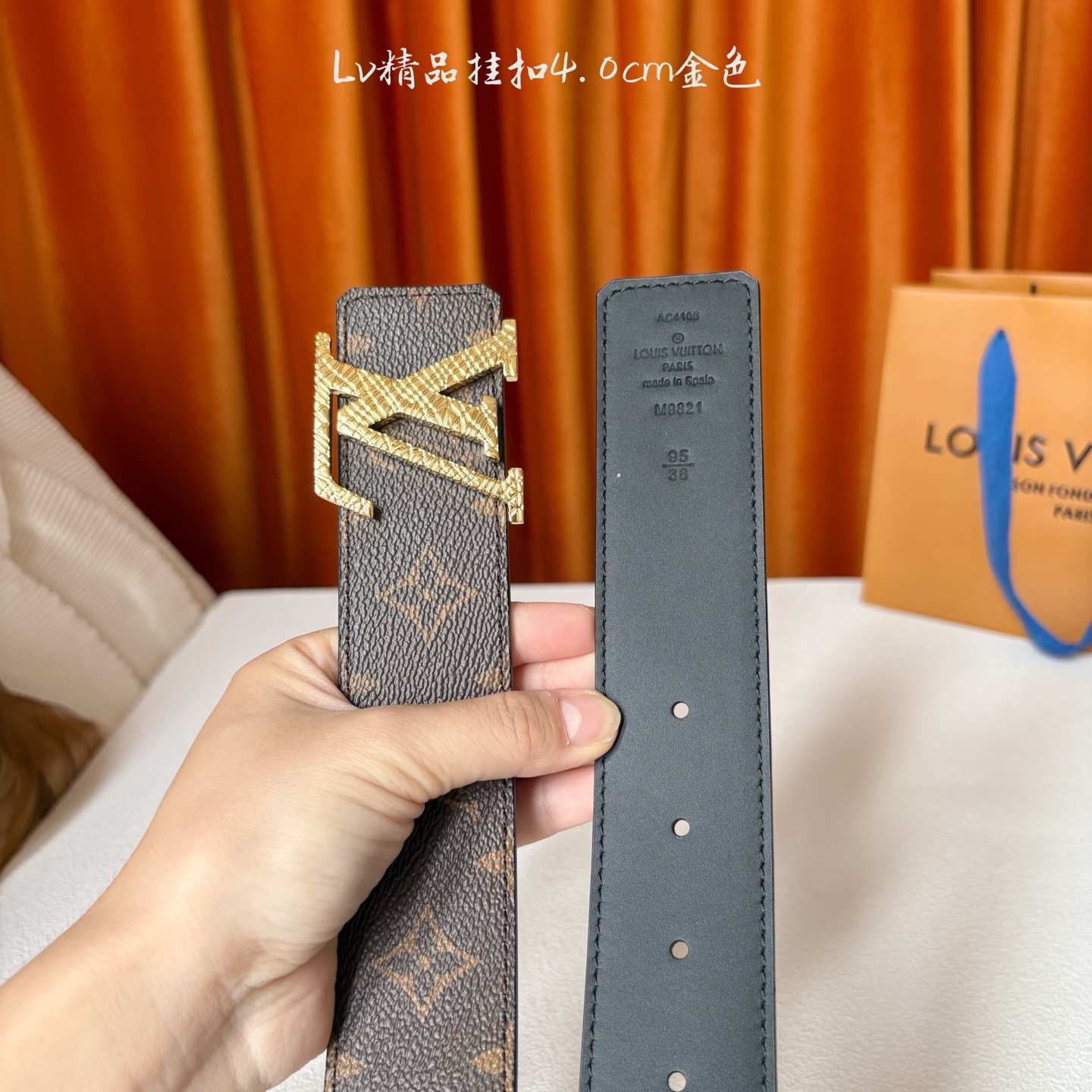 LOUIS VUITTON经典原单品质，面经典印花搭配原单精品挂扣，精工制作，细节看图，实物拍摄，高端奢