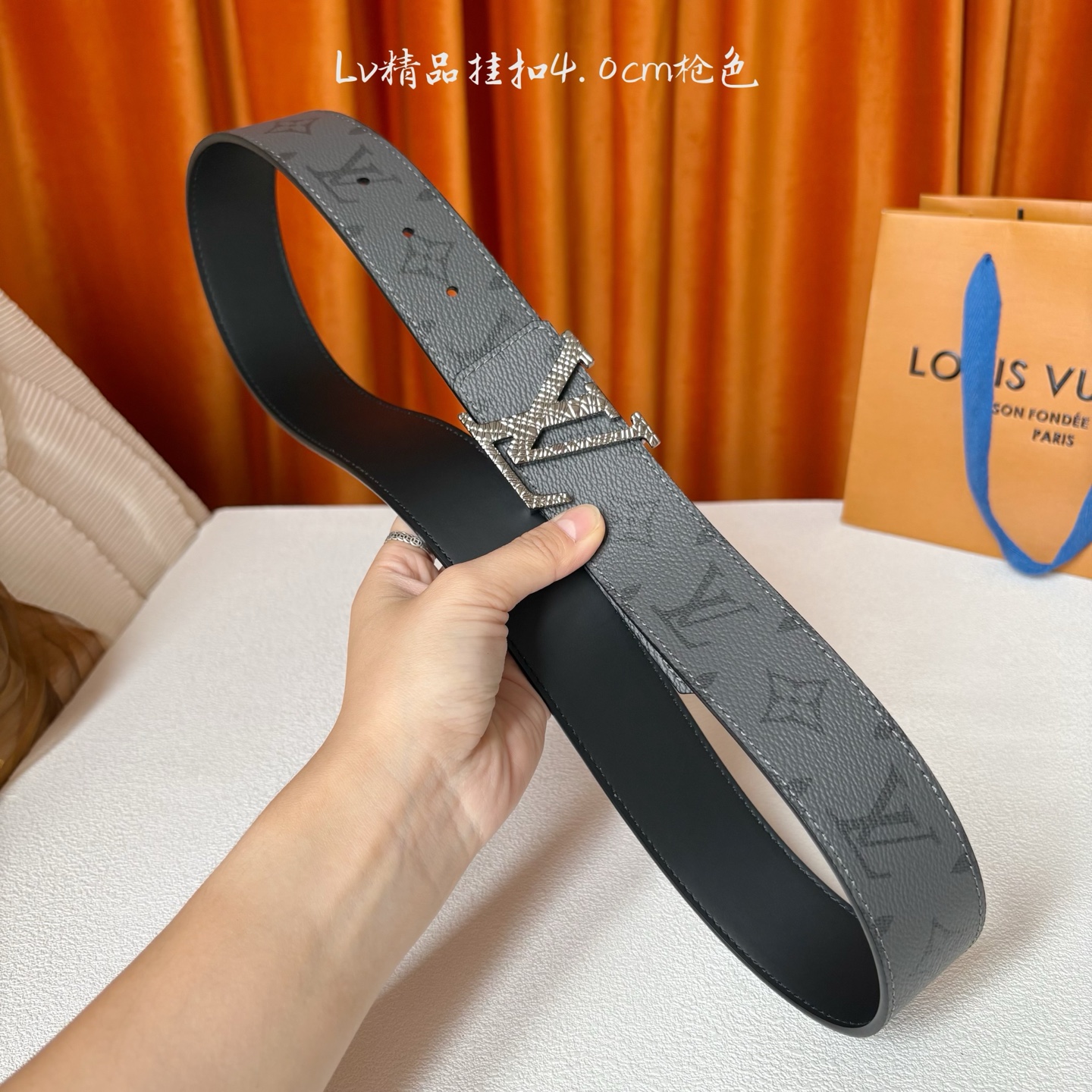 LOUIS VUITTON经典原单品质，面经典印花搭配原单精品挂扣，精工制作，细节看图，实物拍摄，高端奢