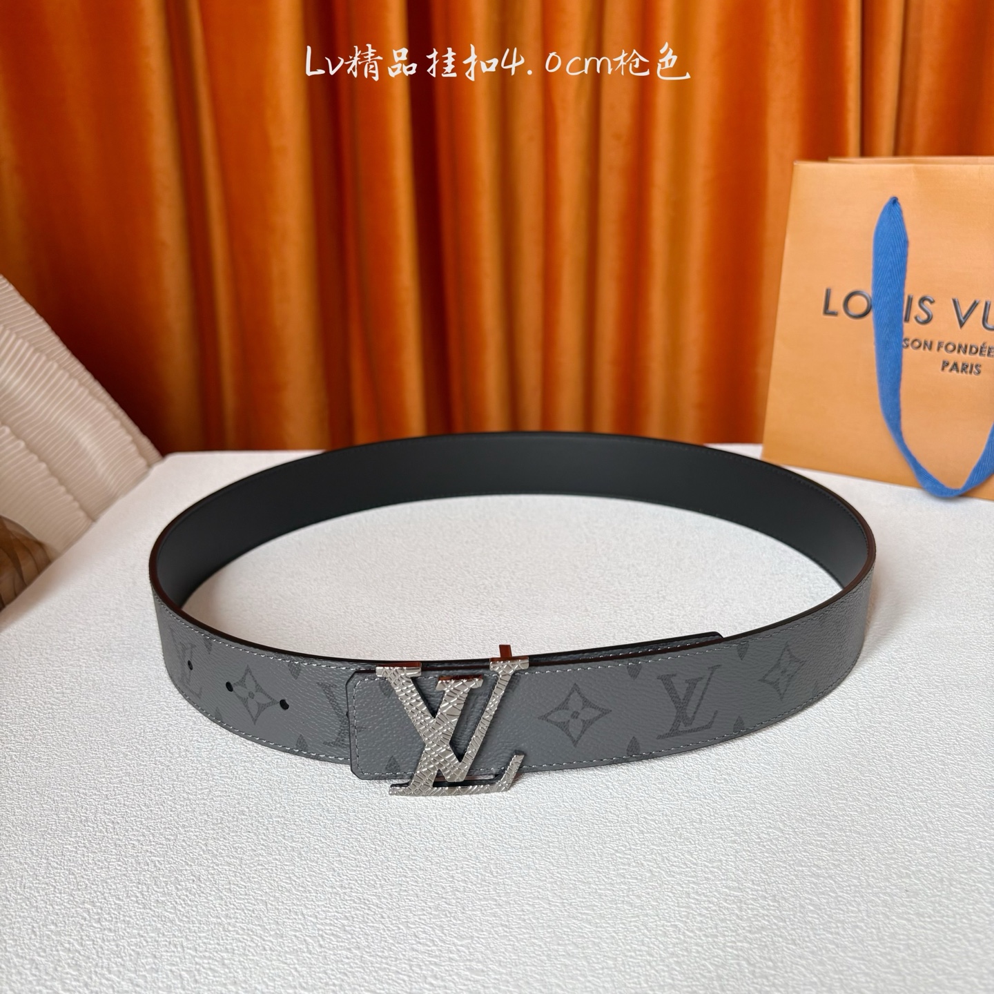 LOUIS VUITTON经典原单品质，面经典印花搭配原单精品挂扣，精工制作，细节看图，实物拍摄，高端奢