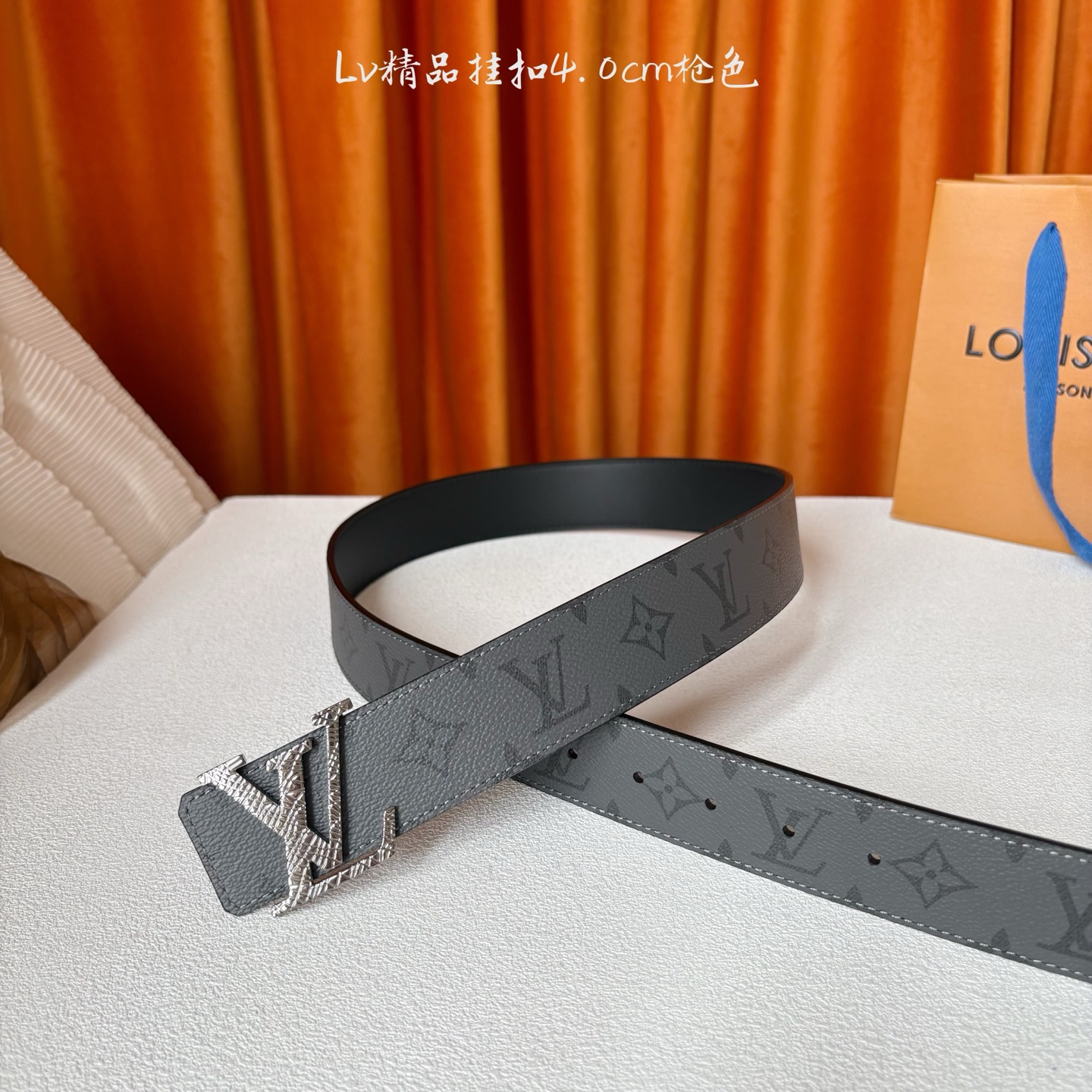 LOUIS VUITTON经典原单品质，面经典印花搭配原单精品挂扣，精工制作，细节看图，实物拍摄，高端奢