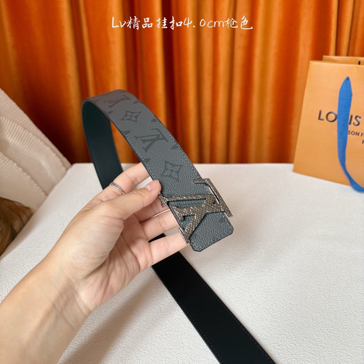 LOUIS VUITTON经典原单品质，面经典印花搭配原单精品挂扣，精工制作，细节看图，实物拍摄，高端奢