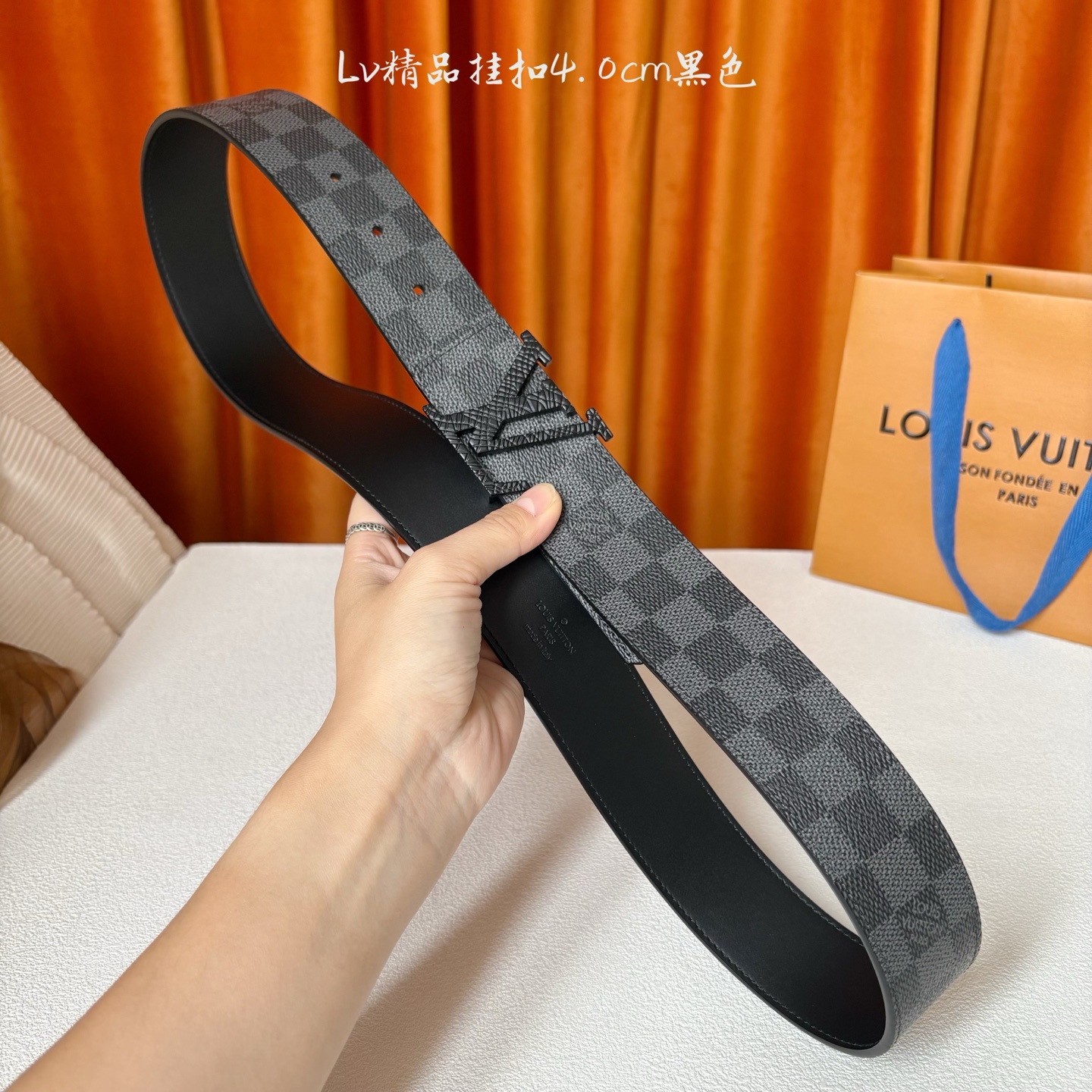 LOUIS VUITTON经典原单品质，面经典印花搭配原单精品挂扣，精工制作，细节看图，实物拍摄，高端奢