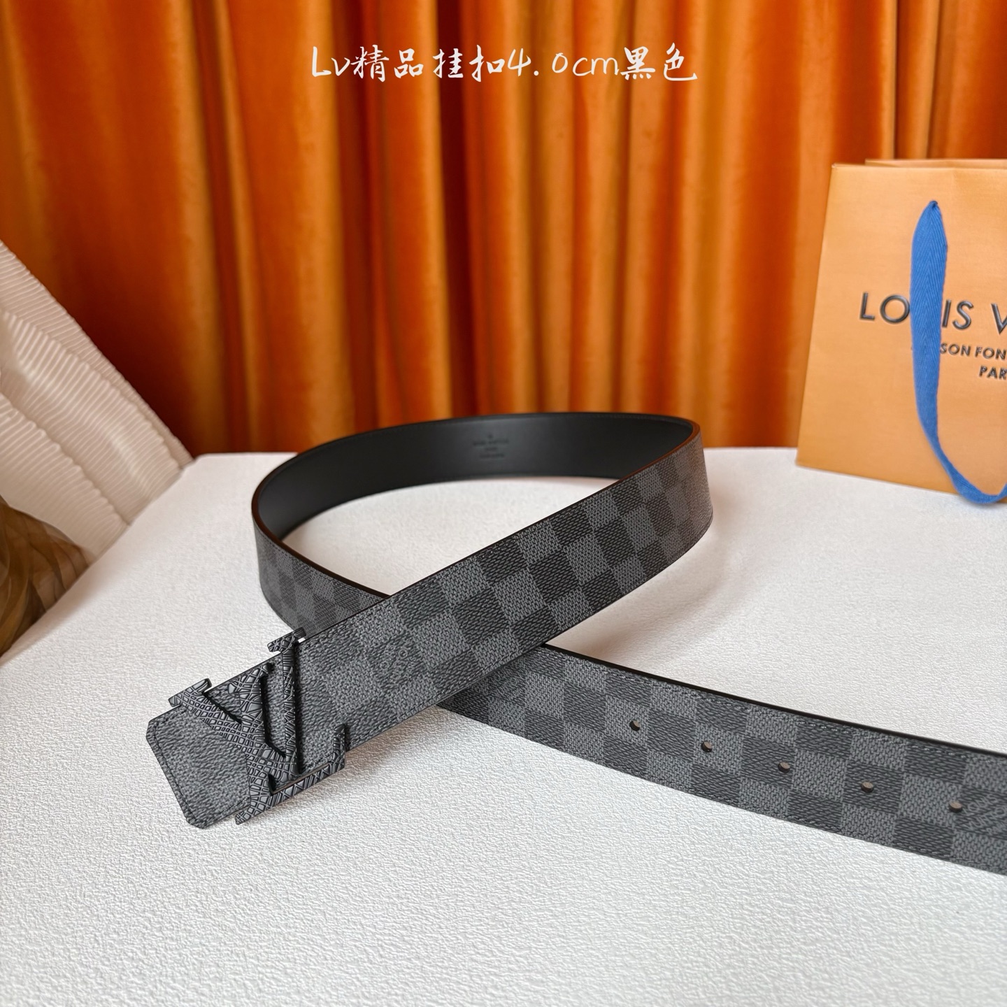 LOUIS VUITTON经典原单品质，面经典印花搭配原单精品挂扣，精工制作，细节看图，实物拍摄，高端奢