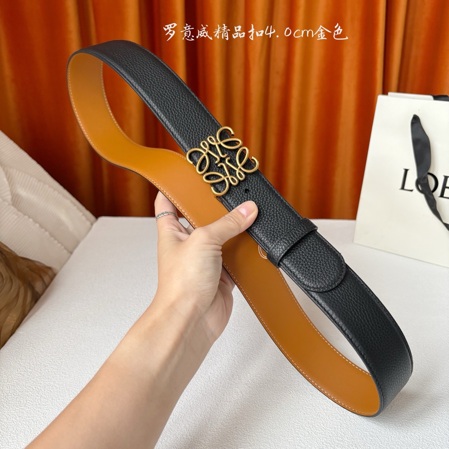 LOEWE (罗意威) 专柜同款 选用柔软双面小牛皮制作，时尚百搭，宽4.0cm