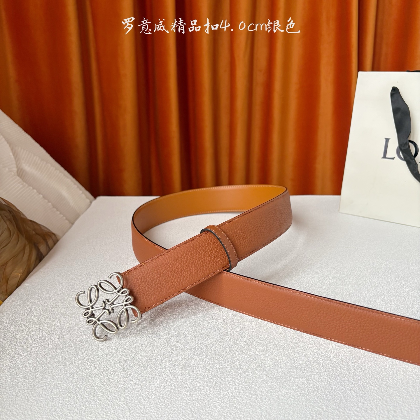 LOEWE (罗意威) 专柜同款 选用柔软双面小牛皮制作，时尚百搭，宽4.0cm