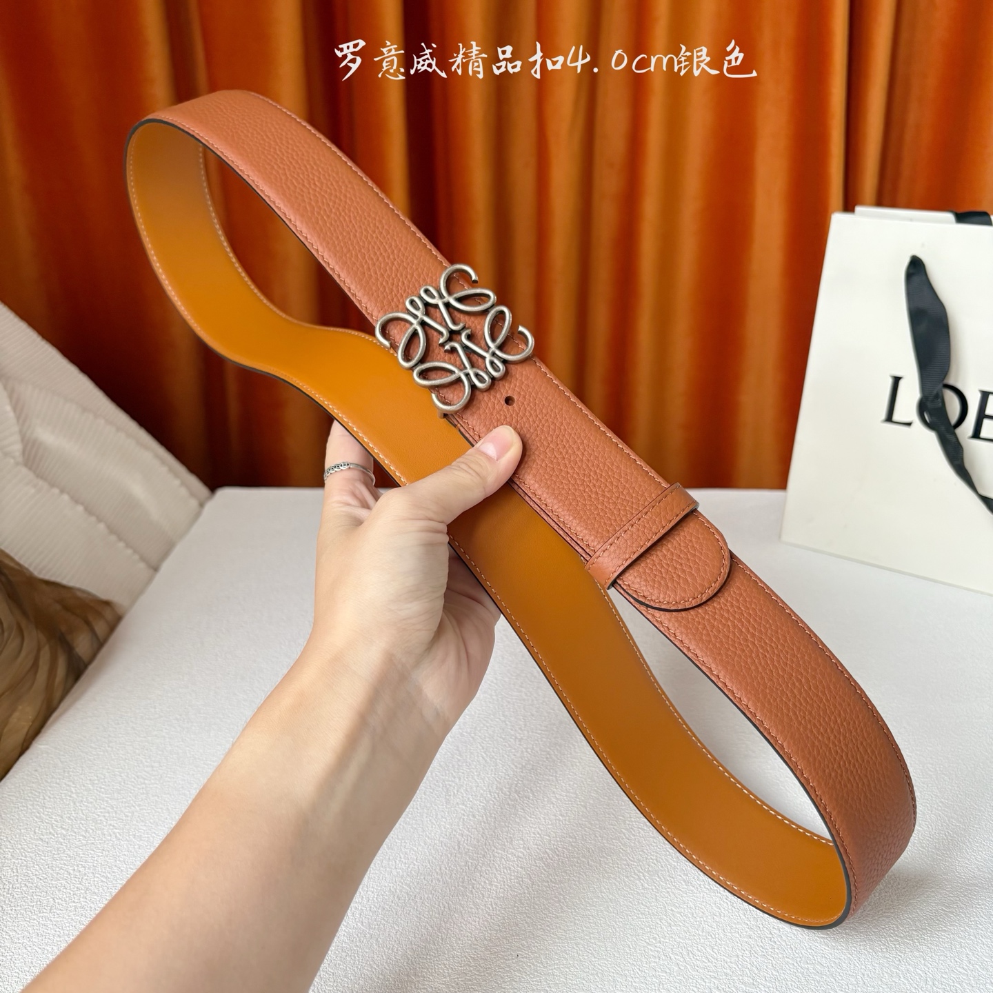 LOEWE (罗意威) 专柜同款 选用柔软双面小牛皮制作，时尚百搭，宽4.0cm