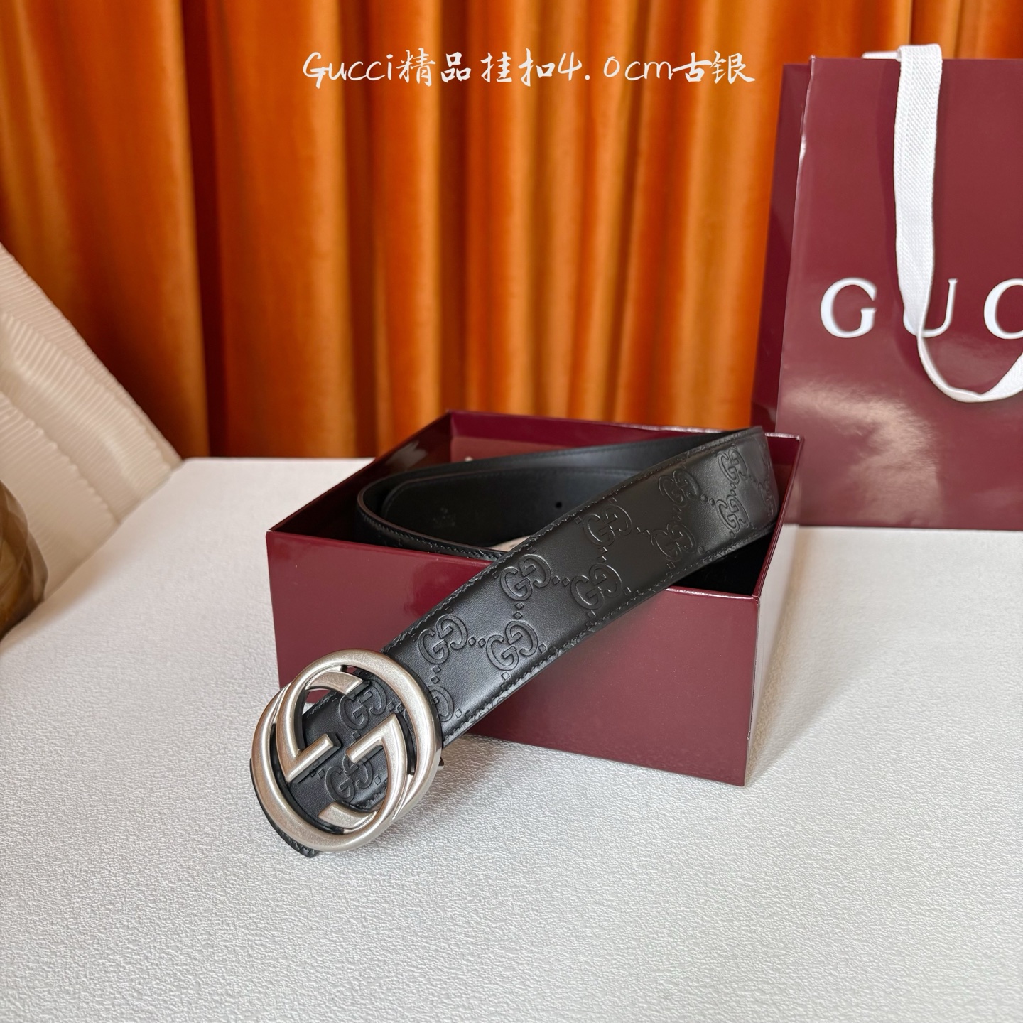 Gucci2026早春系列之一，这款腰带一面为黑色GG印花压纹牛皮革，另一面为黑色牛皮革，搭配可拆卸互扣