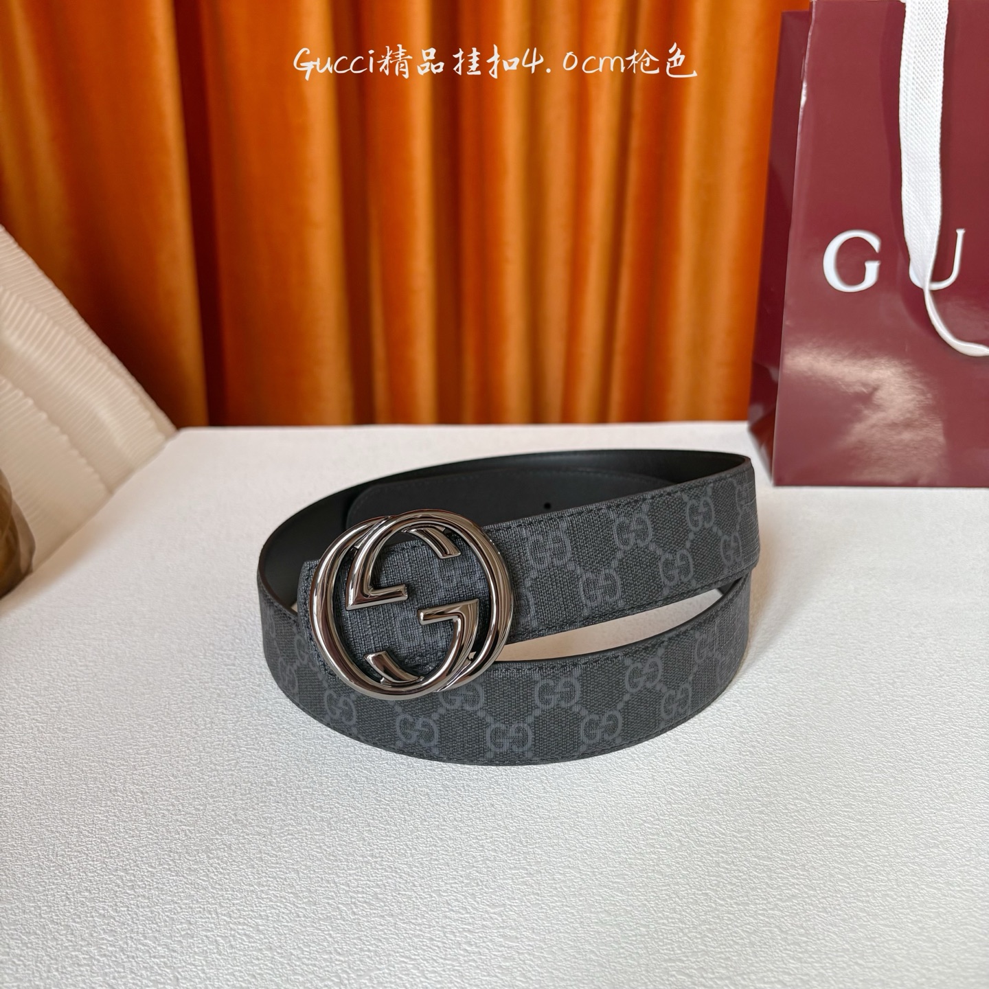 Gucci2026早春系列之一，这款腰带一面为柔软GG supreme帆布，另一面为黑色牛皮革，搭配可拆