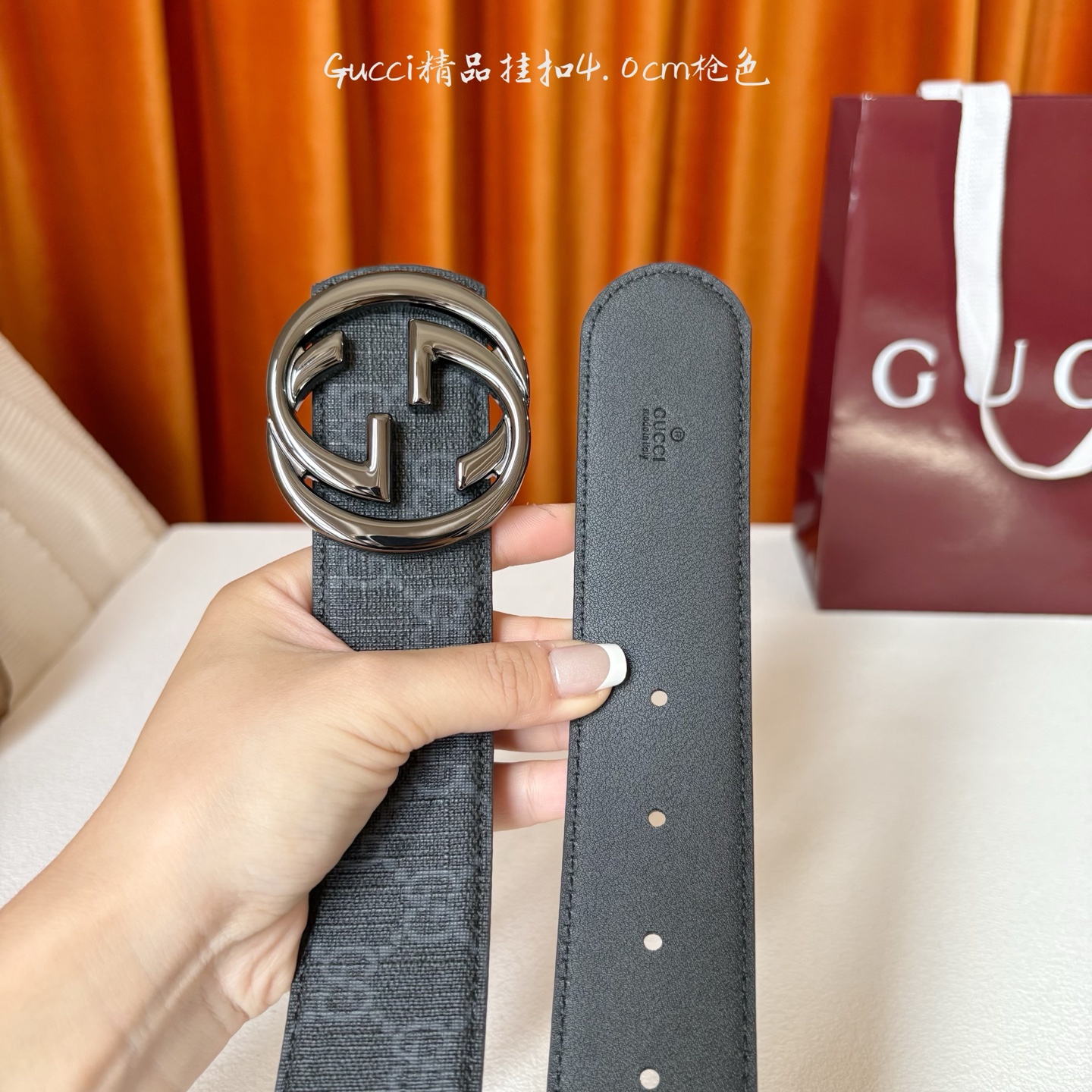 Gucci2026早春系列之一，这款腰带一面为柔软GG supreme帆布，另一面为黑色牛皮革，搭配可拆