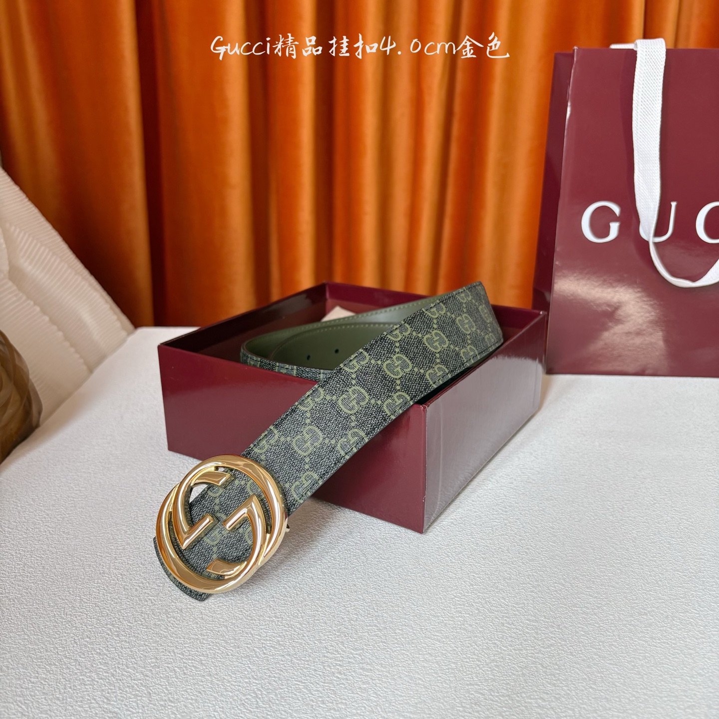 Gucci2026早春系列之一，这款腰带一面为绿色GG印花压纹牛皮革，另一面为黑色牛皮革，搭配可拆卸互扣