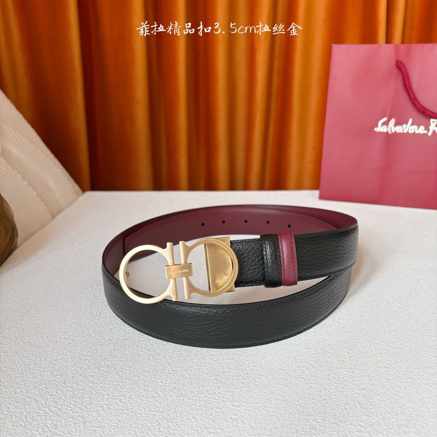 菲拉格慕男款进口小牛皮，手感细腻柔软。搭配纯铜精品扣，男士必备！宽度：3.5cm