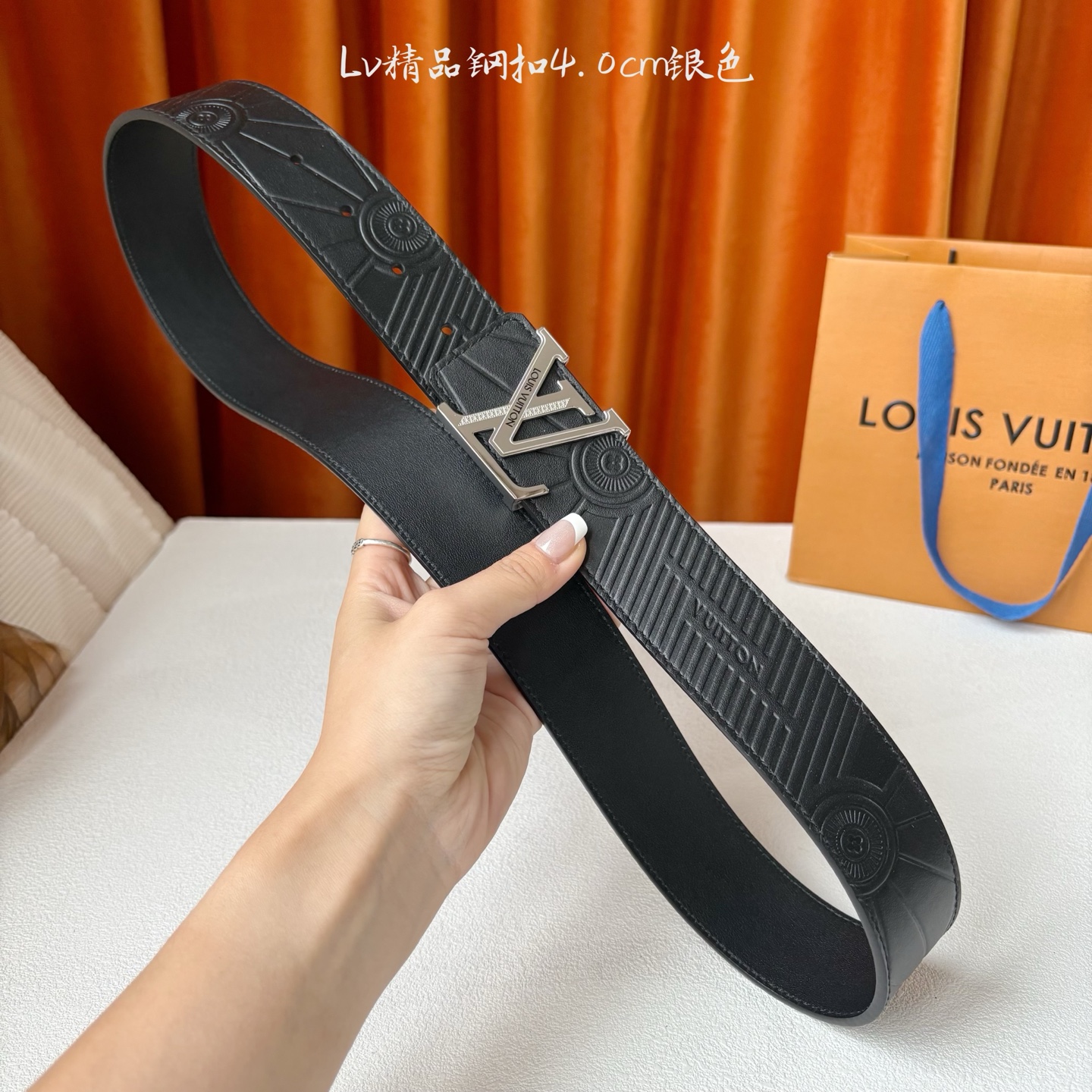 LOUIS VUITTON经典原单品质，原版压花面搭配原单精品钢扣，精工制作，细节看图，实物拍摄，高端奢