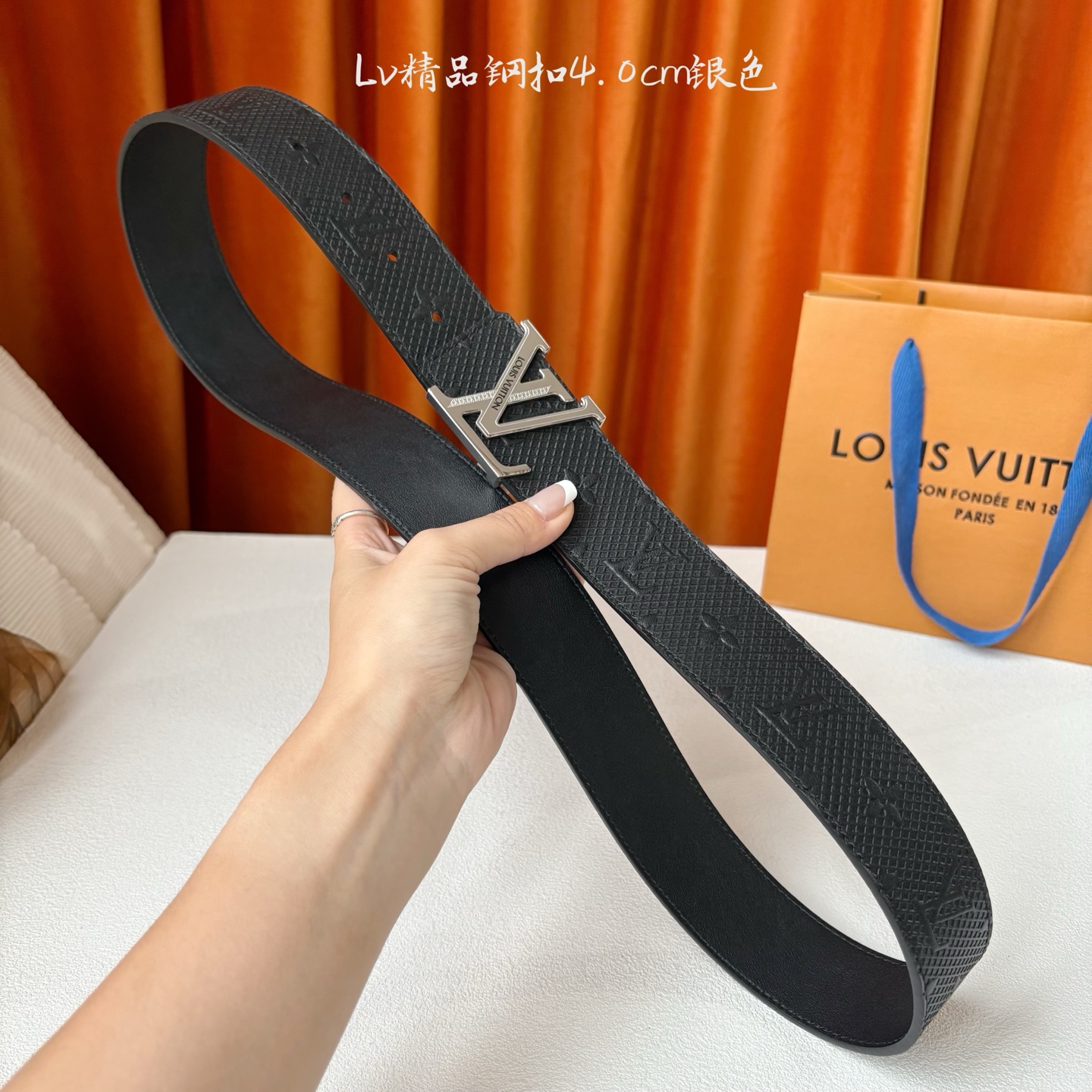 LOUIS VUITTON经典原单品质，原版压花面搭配原单精品钢扣，精工制作，细节看图，实物拍摄，高端奢