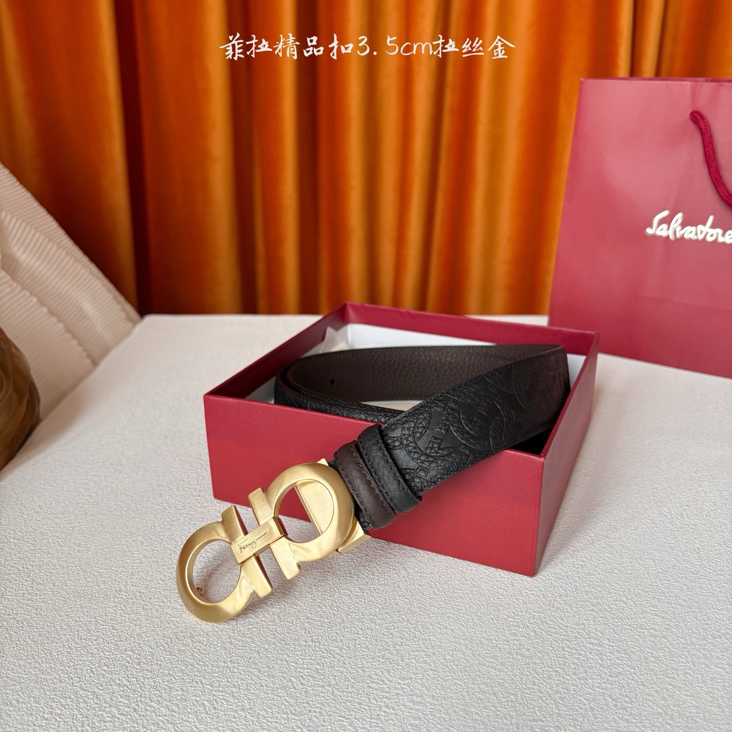 菲拉格慕男款进口小牛皮，手感细腻柔软。搭配纯铜精品扣，男士必备！宽度：3.5cm