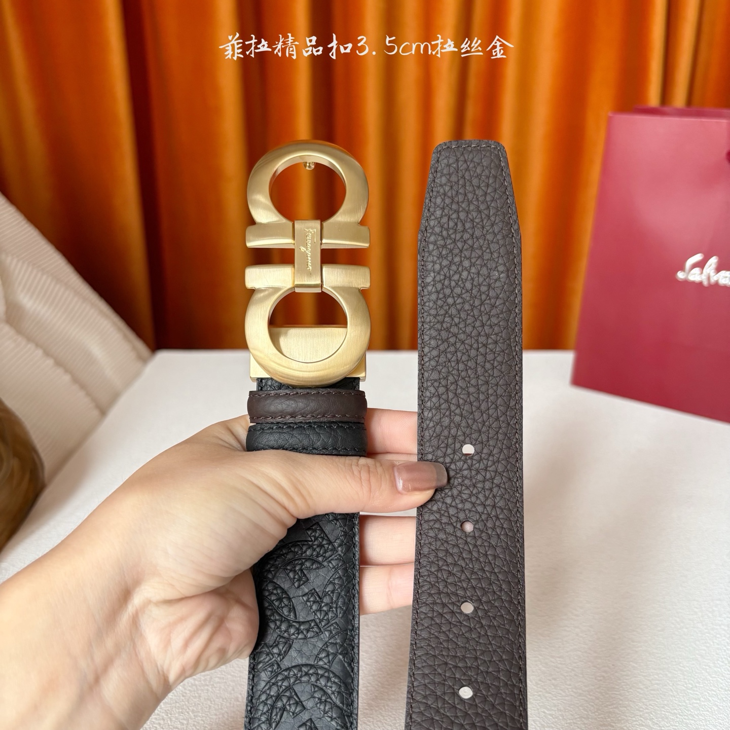 菲拉格慕男款进口小牛皮，手感细腻柔软。搭配纯铜精品扣，男士必备！宽度：3.5cm