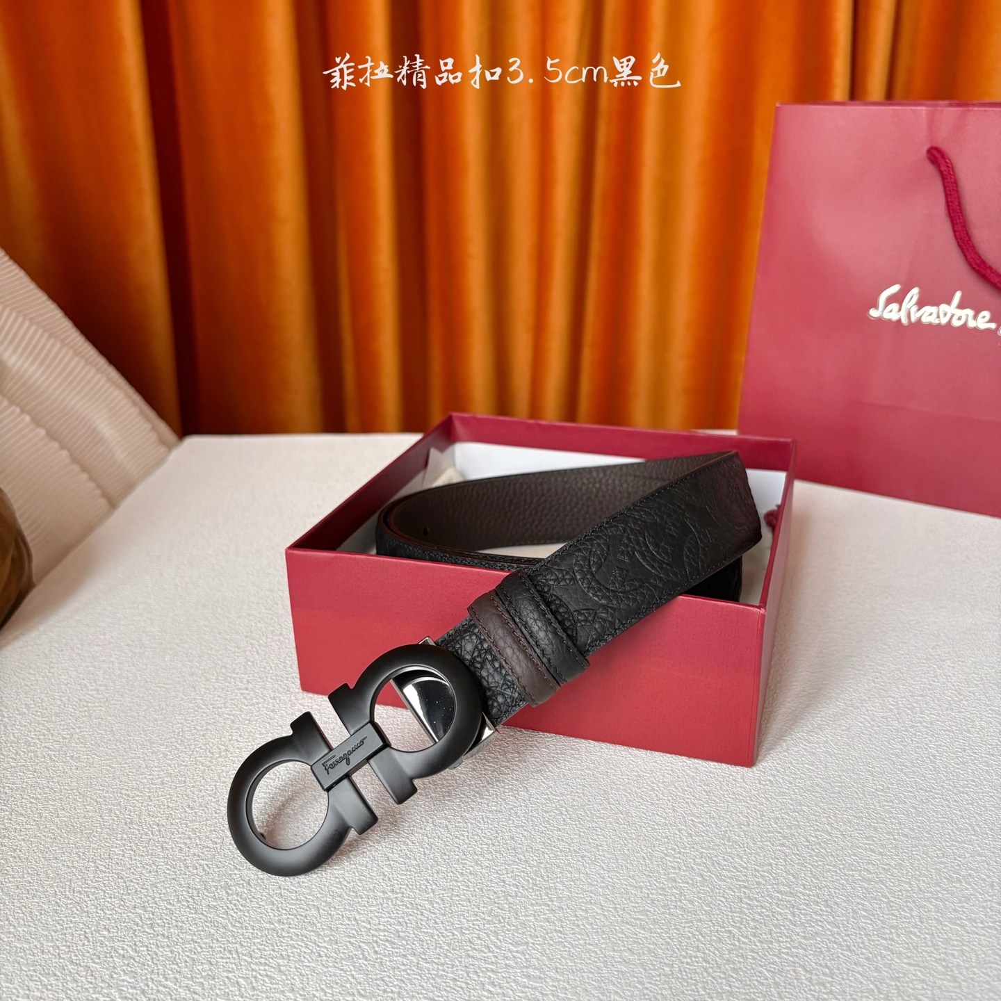 菲拉格慕男款进口小牛皮，手感细腻柔软。搭配纯铜精品扣，男士必备！宽度：3.5cm