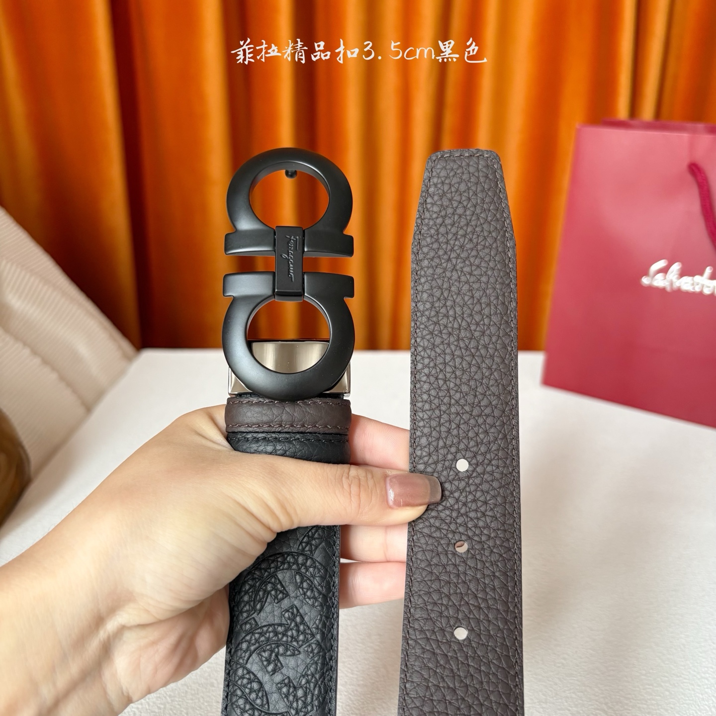 菲拉格慕男款进口小牛皮，手感细腻柔软。搭配纯铜精品扣，男士必备！宽度：3.5cm
