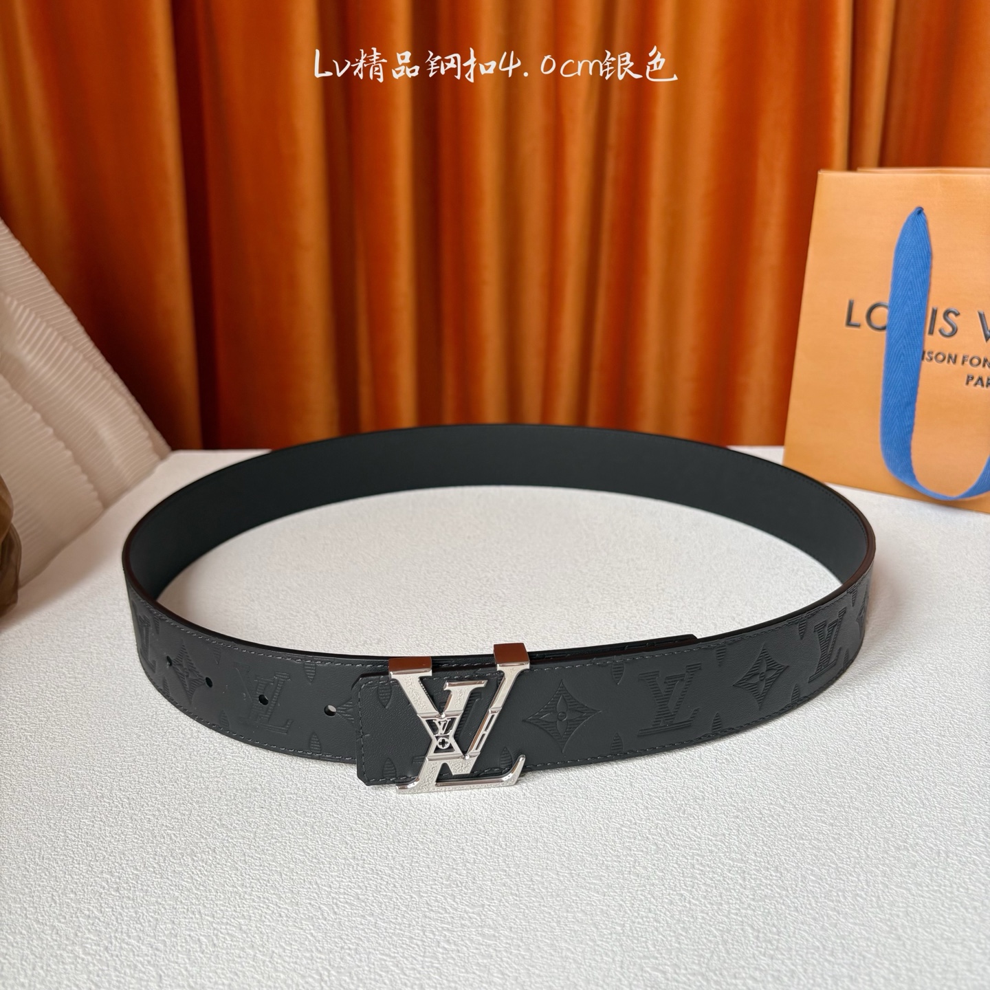 LOUIS VUITTON 经典原单品质，经典压花搭配原版皮底，镂空精品钢扣，精工制作，细节看图，实物拍