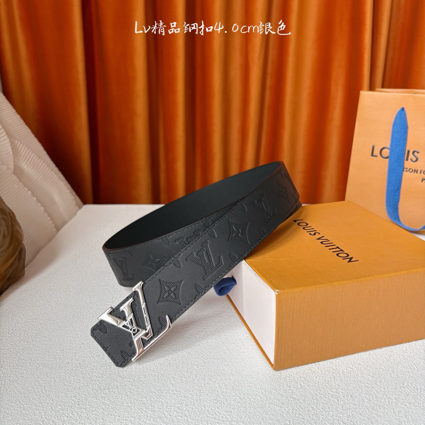 LOUIS VUITTON 经典原单品质，经典压花搭配原版皮底，镂空精品钢扣，精工制作，细节看图，实物拍