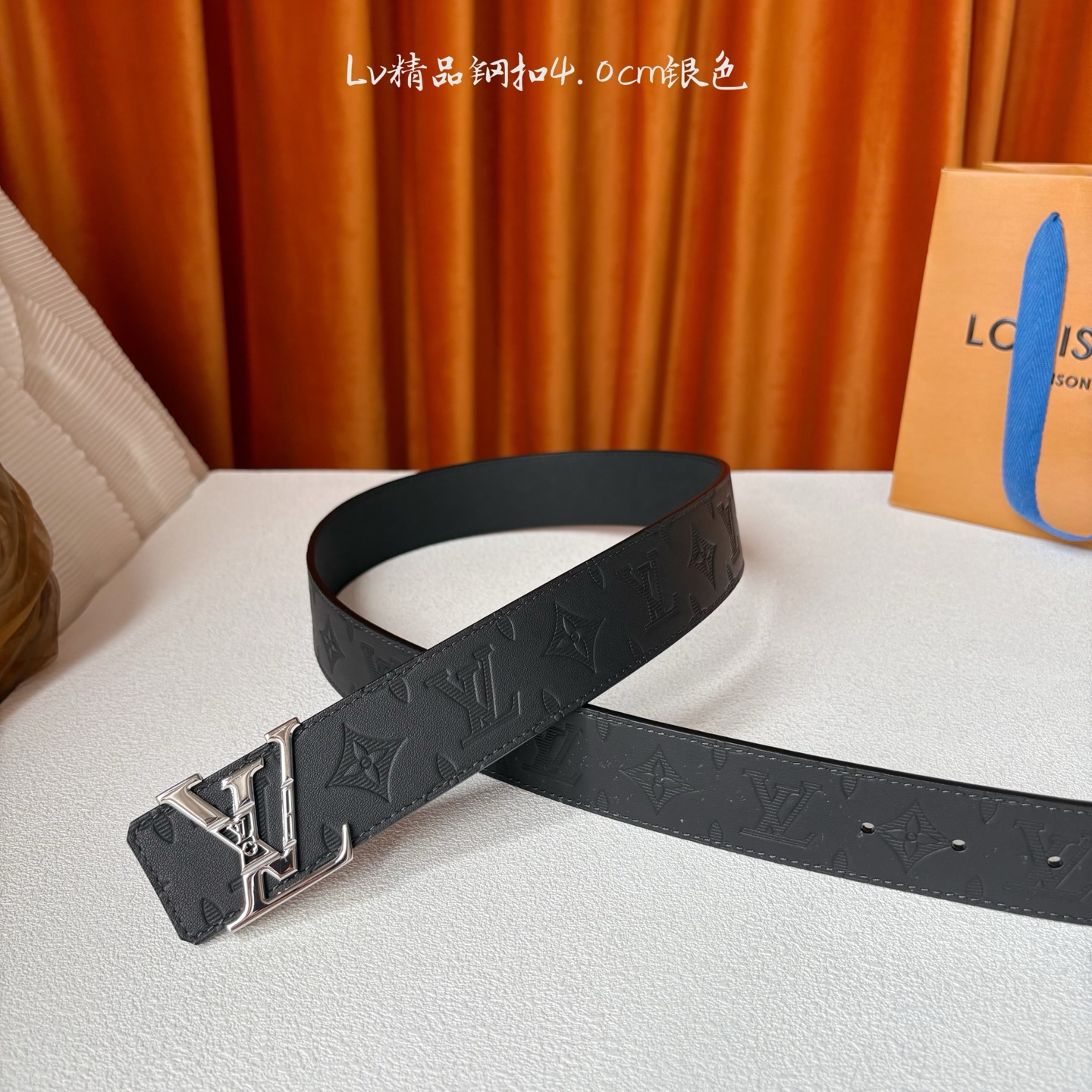 LOUIS VUITTON 经典原单品质，经典压花搭配原版皮底，镂空精品钢扣，精工制作，细节看图，实物拍