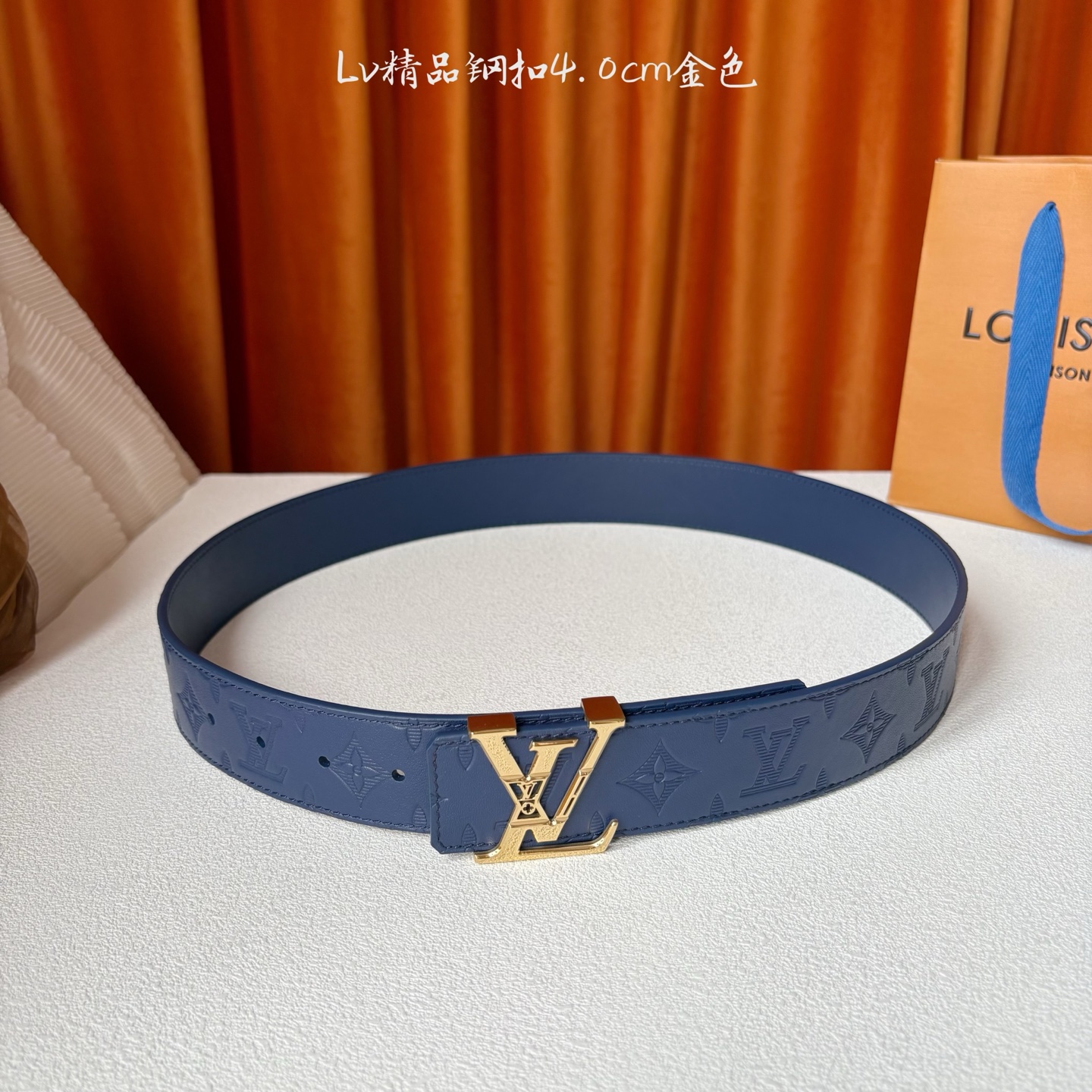 LOUIS VUITTON 经典原单品质，经典压花搭配原版皮底，镂空精品钢扣，精工制作，细节看图，实物拍