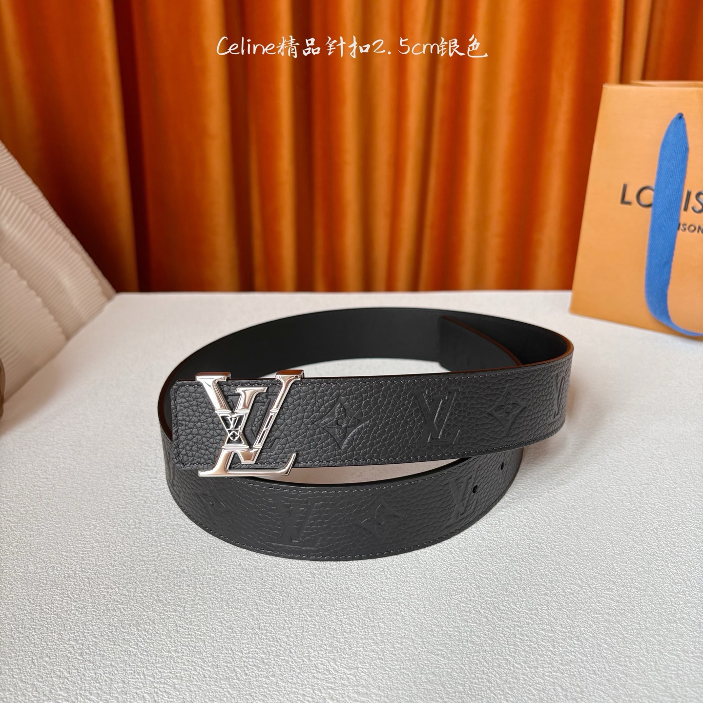 LOUIS VUITTON 经典原单品质，经典压花搭配原版皮底，镂空精品钢扣，精工制作，细节看图，实物拍