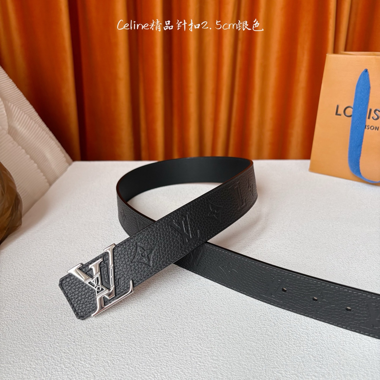 LOUIS VUITTON 经典原单品质，经典压花搭配原版皮底，镂空精品钢扣，精工制作，细节看图，实物拍