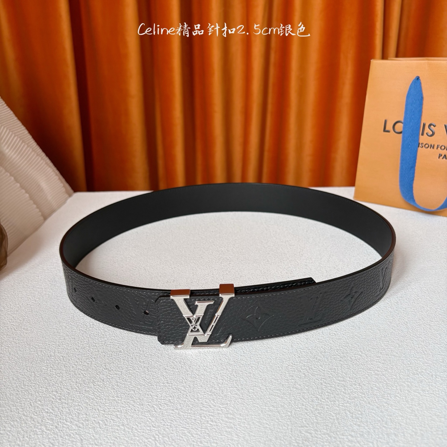 LOUIS VUITTON 经典原单品质，经典压花搭配原版皮底，镂空精品钢扣，精工制作，细节看图，实物拍