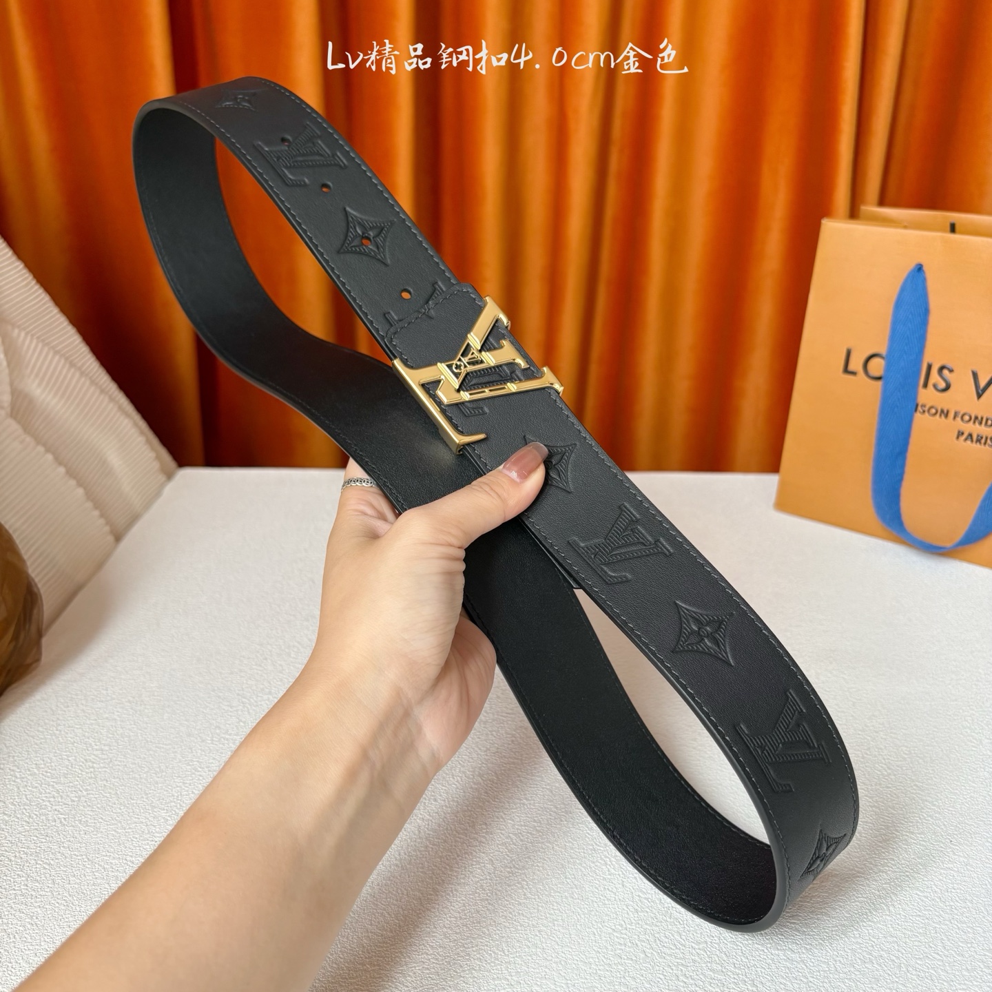 LOUIS VUITTON 经典原单品质，经典压花搭配原版皮底，镂空精品钢扣，精工制作，细节看图，实物拍