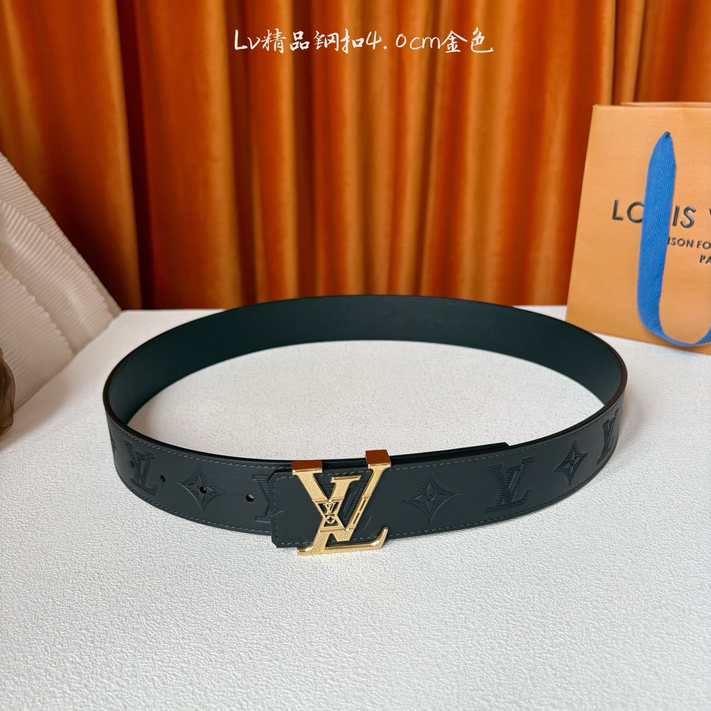 LOUIS VUITTON 经典原单品质，经典压花搭配原版皮底，镂空精品钢扣，精工制作，细节看图，实物拍