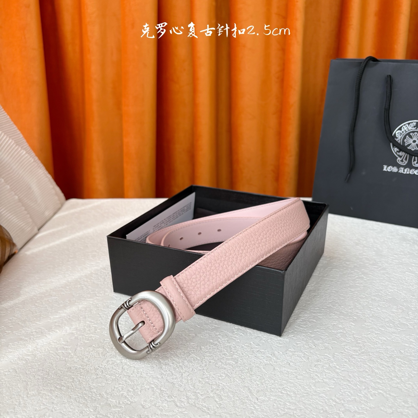 𝐂𝐡𝐫𝐨𝐦𝐞𝐇𝐞𝐚𝐫𝐭𝐬 克罗心经典针扣皮带，复古银五金搭配头层牛皮腰带，酷炫十足。宽度2.5cm