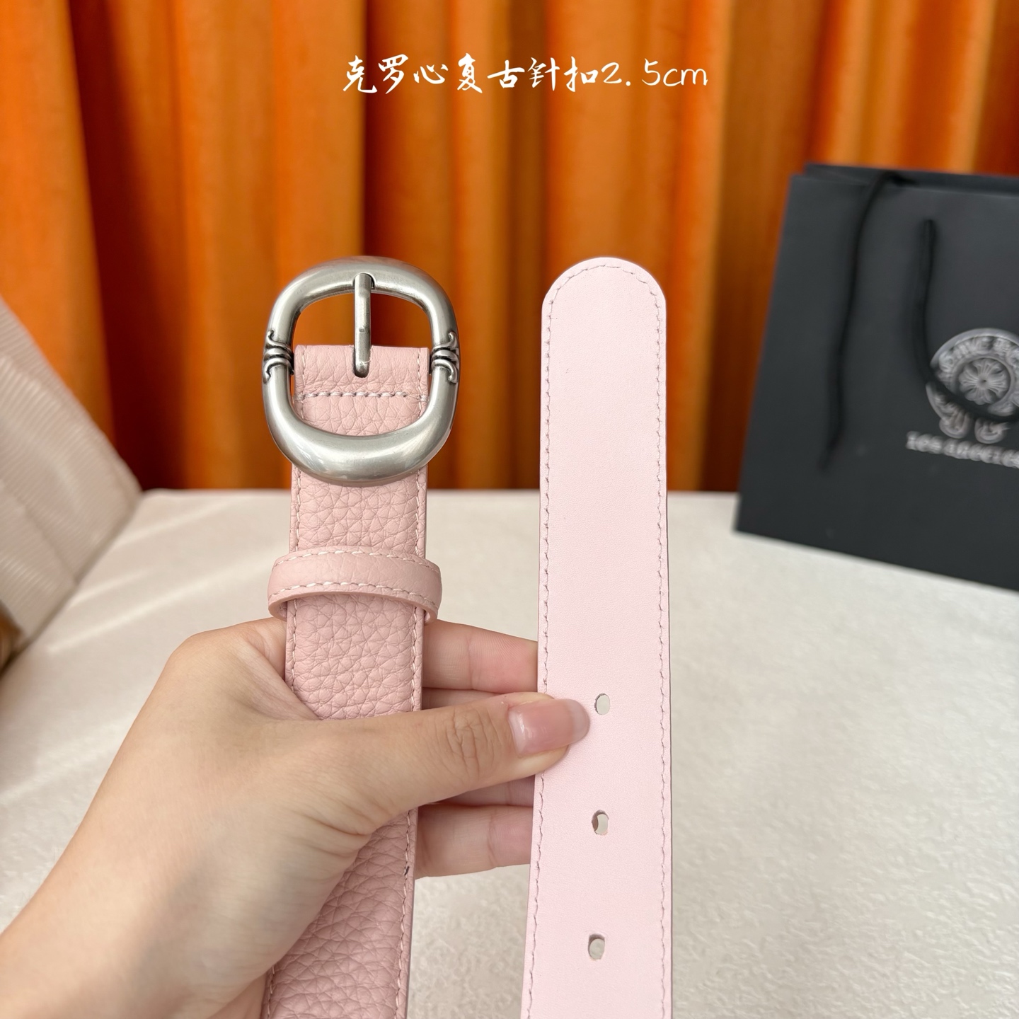 𝐂𝐡𝐫𝐨𝐦𝐞𝐇𝐞𝐚𝐫𝐭𝐬 克罗心经典针扣皮带，复古银五金搭配头层牛皮腰带，酷炫十足。宽度2.5cm