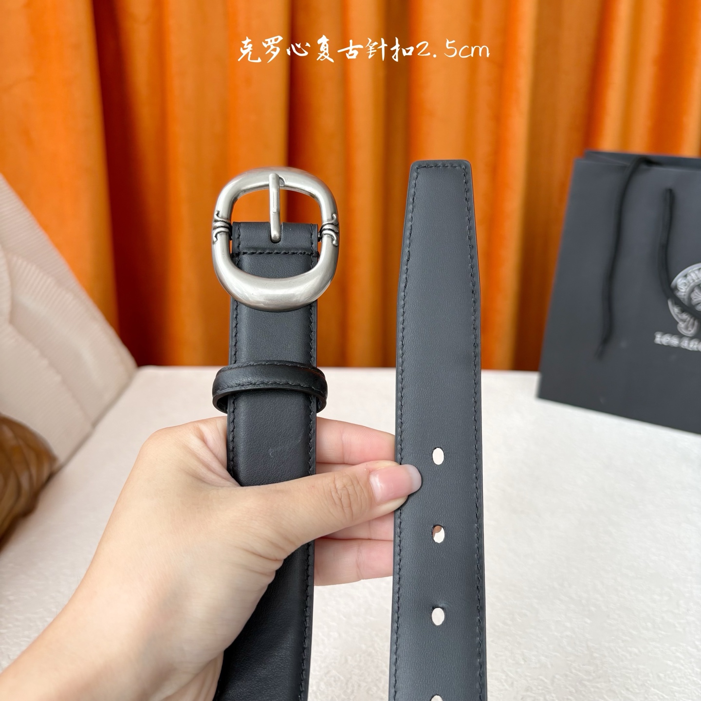 𝐂𝐡𝐫𝐨𝐦𝐞𝐇𝐞𝐚𝐫𝐭𝐬 克罗心经典针扣皮带，复古银五金搭配头层牛皮腰带，酷炫十足。宽度2.5cm