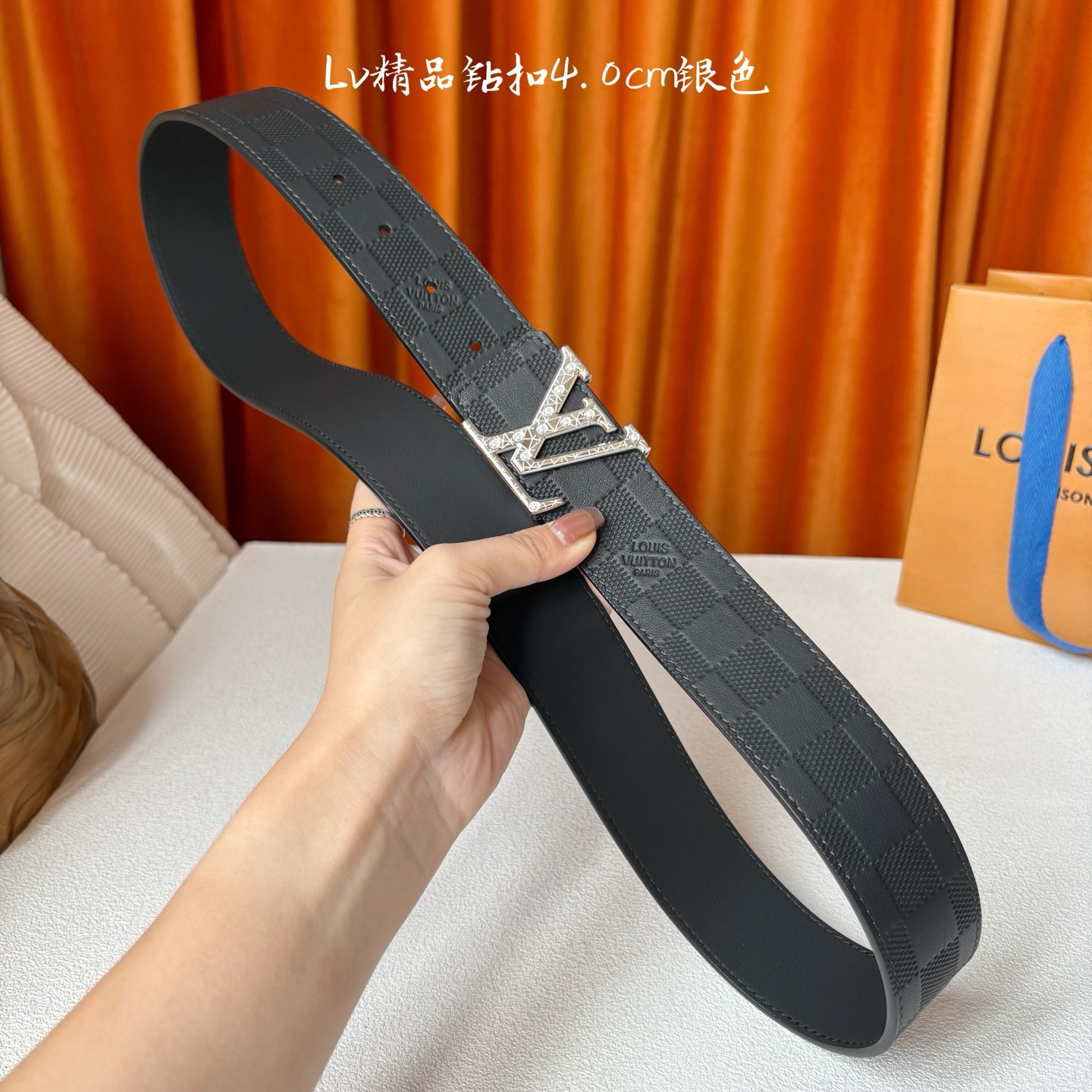 LOUIS VUITTON 经典原单品质，经典压格搭配原版皮底，精品点钻钢扣，精工制作，细节看图，实物拍