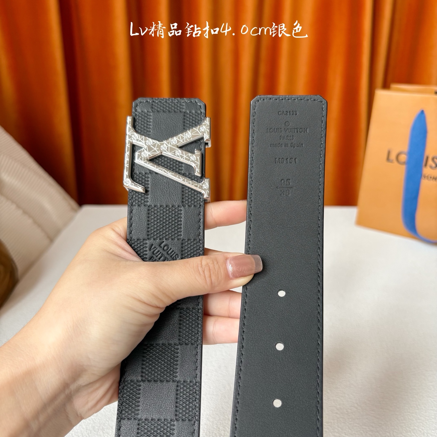 LOUIS VUITTON 经典原单品质，经典压格搭配原版皮底，精品点钻钢扣，精工制作，细节看图，实物拍