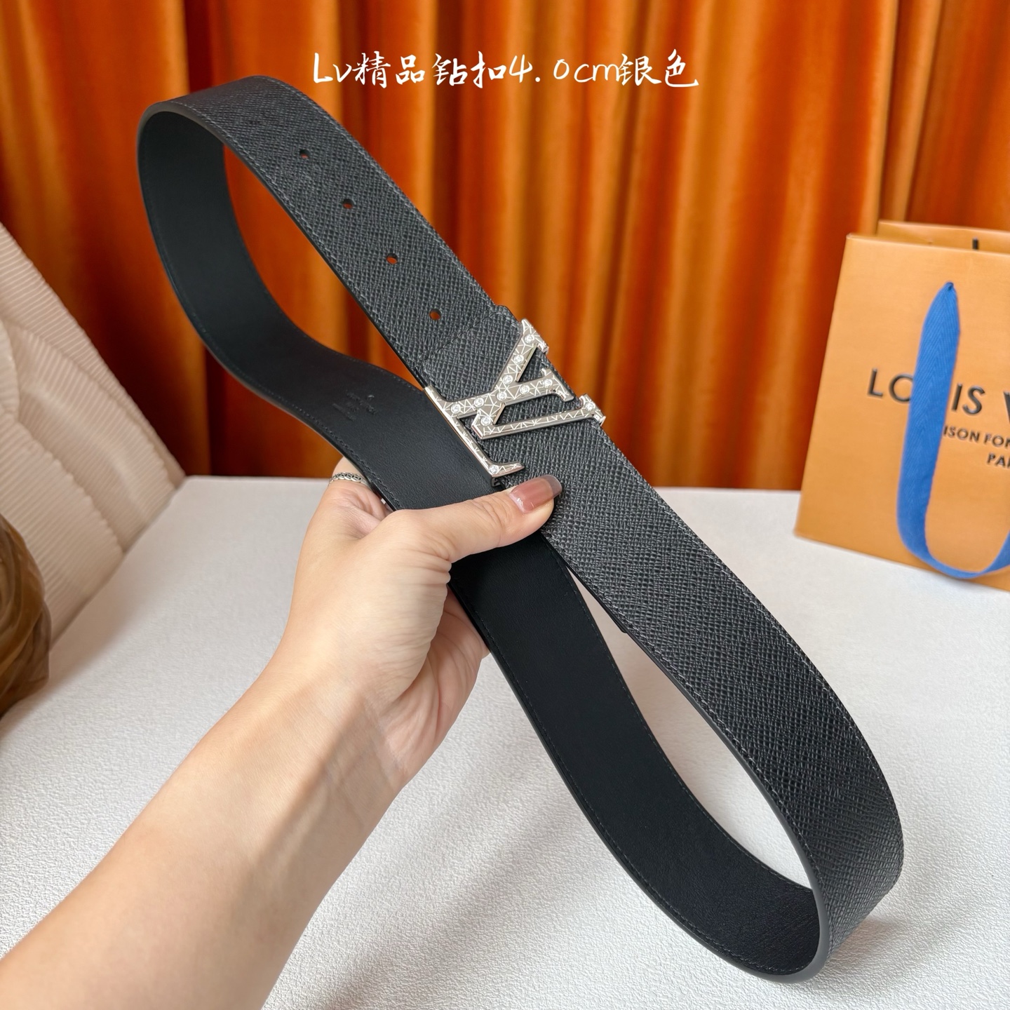 LOUIS VUITTON 经典原单品质，经典手掌纹搭配原版皮底，精品点钻钢扣，精工制作，细节看图，实物