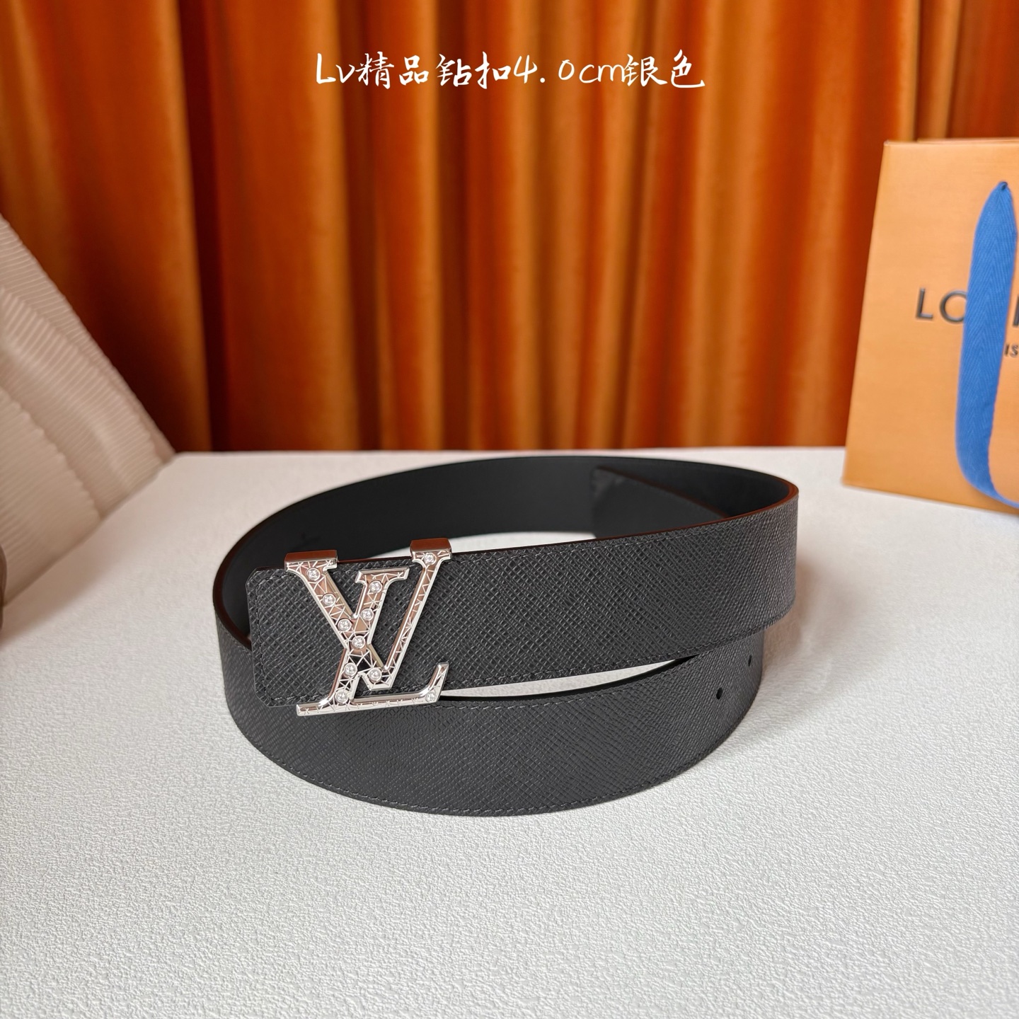 LOUIS VUITTON 经典原单品质，经典手掌纹搭配原版皮底，精品点钻钢扣，精工制作，细节看图，实物