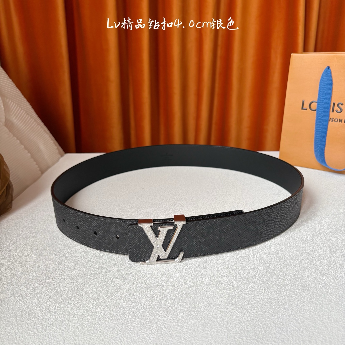 LOUIS VUITTON 经典原单品质，经典手掌纹搭配原版皮底，精品点钻钢扣，精工制作，细节看图，实物