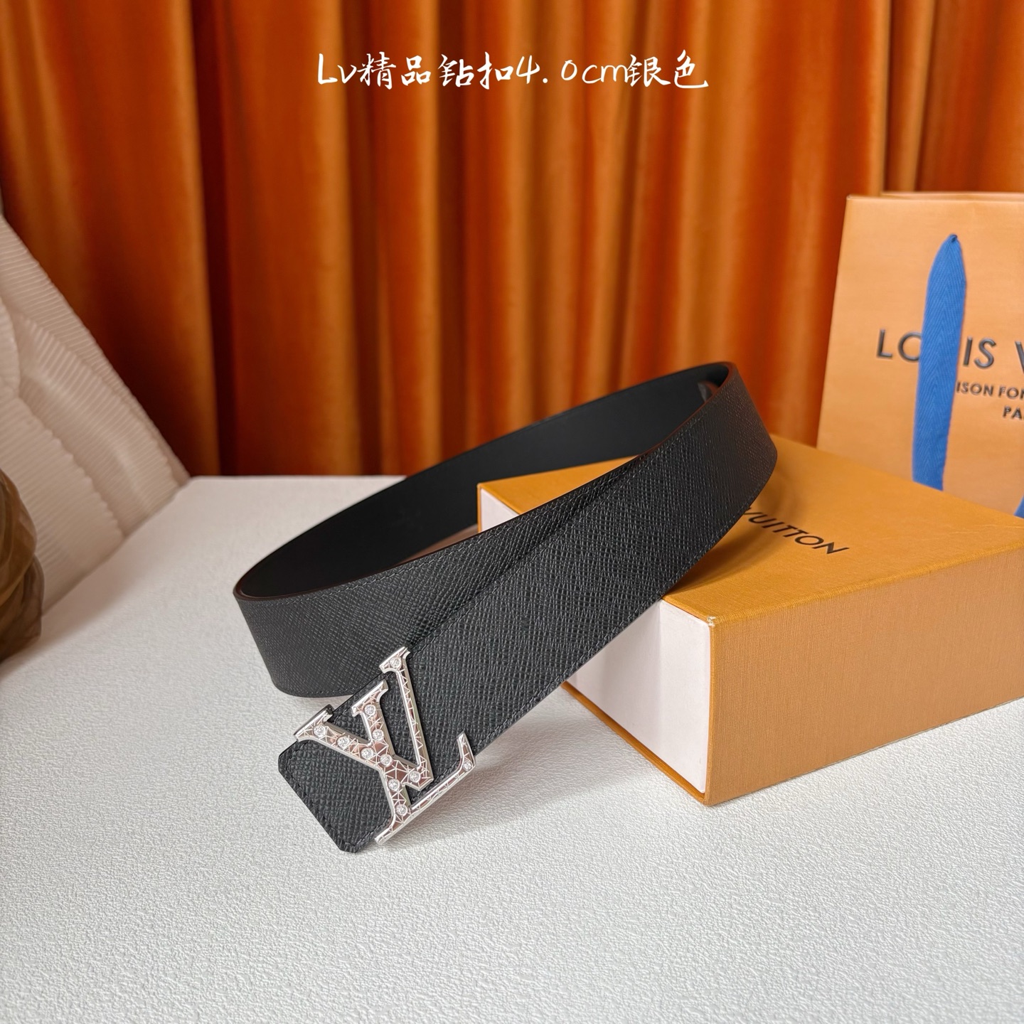 LOUIS VUITTON 经典原单品质，经典手掌纹搭配原版皮底，精品点钻钢扣，精工制作，细节看图，实物
