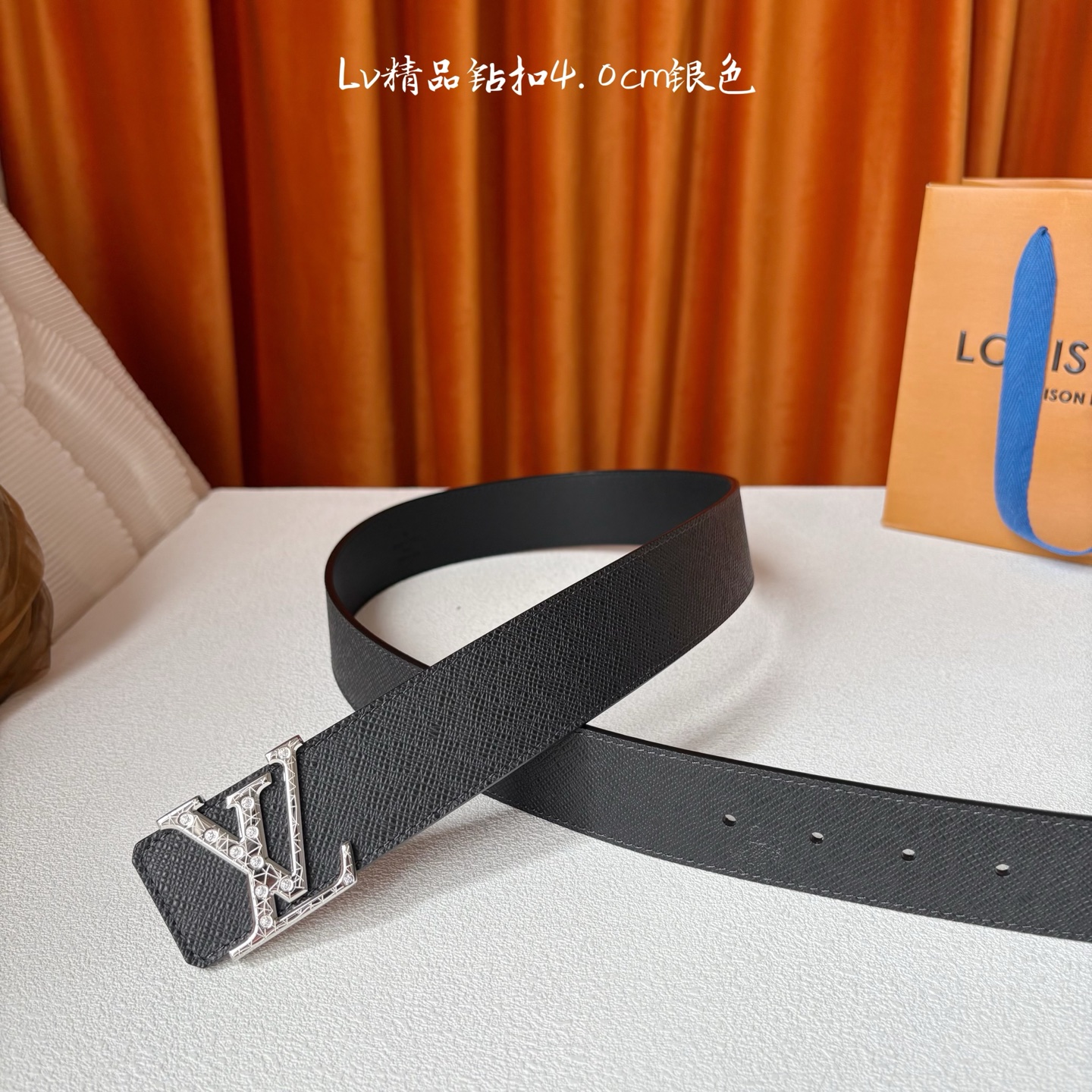 LOUIS VUITTON 经典原单品质，经典手掌纹搭配原版皮底，精品点钻钢扣，精工制作，细节看图，实物