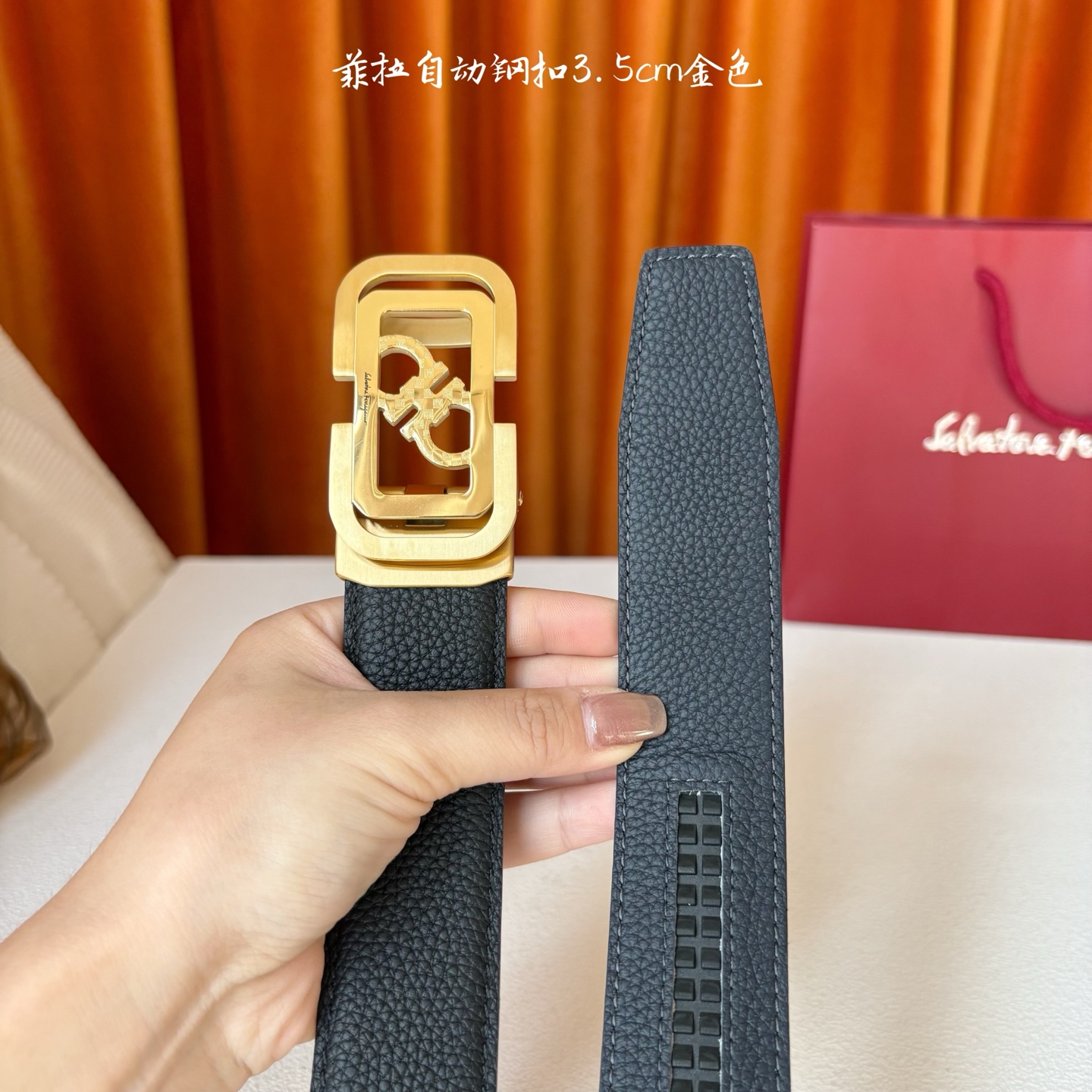 🅿️160  品牌：【菲拉】 菲拉进口小牛皮，手感细腻柔软。搭配纯钢自动精品扣，男士必备！宽度：3.5cm