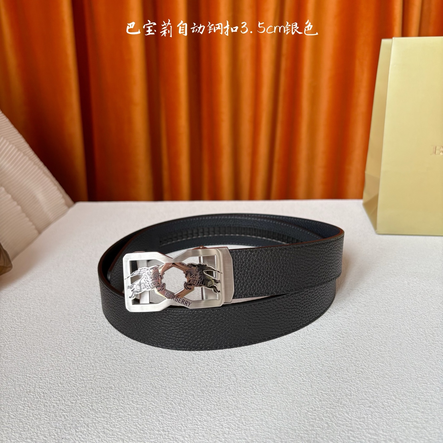 【巴宝莉】 原版进口小牛皮，手感细腻柔软，搭配纯钢自动精品扣，男士必备！宽度：3.5cm
