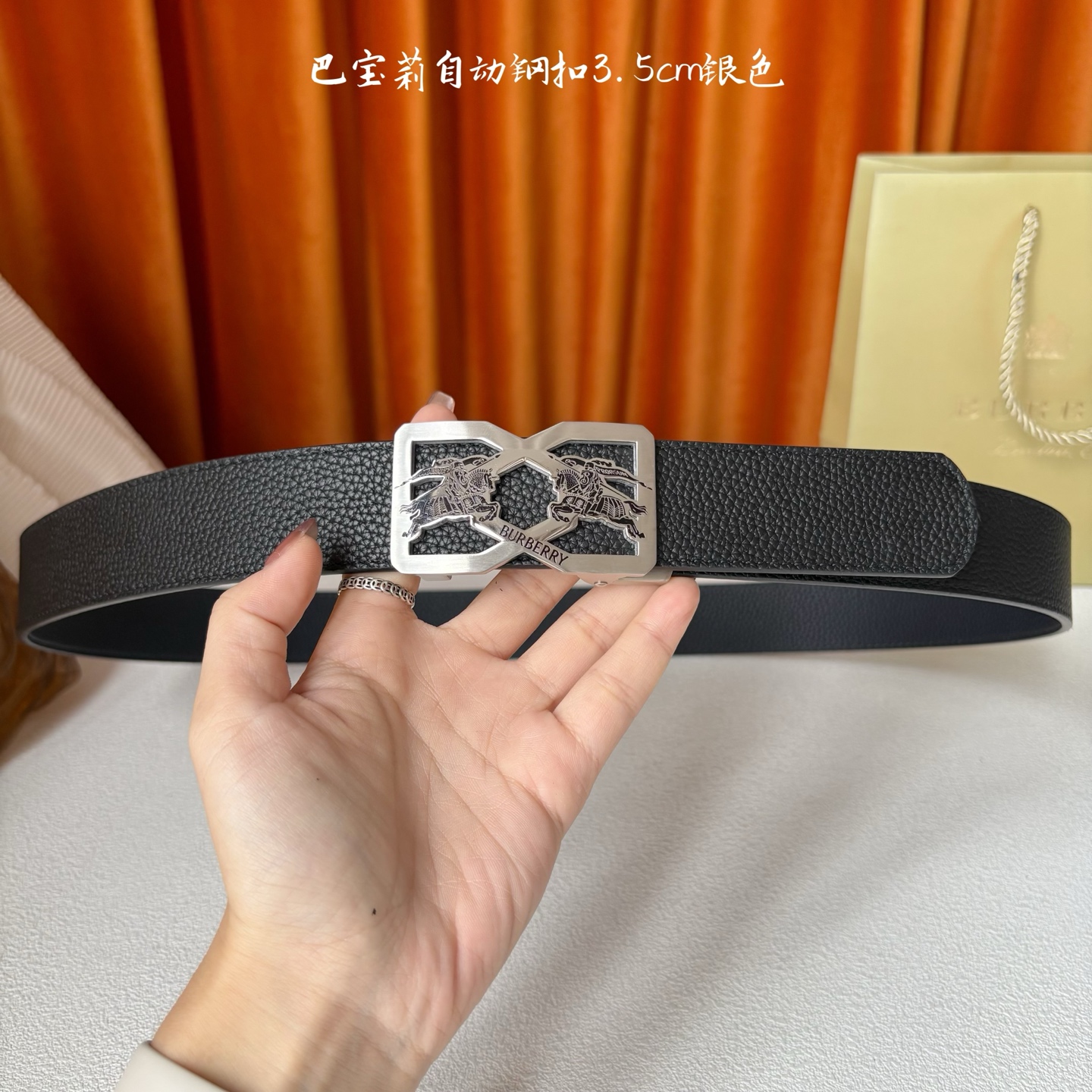 【巴宝莉】 原版进口小牛皮，手感细腻柔软，搭配纯钢自动精品扣，男士必备！宽度：3.5cm