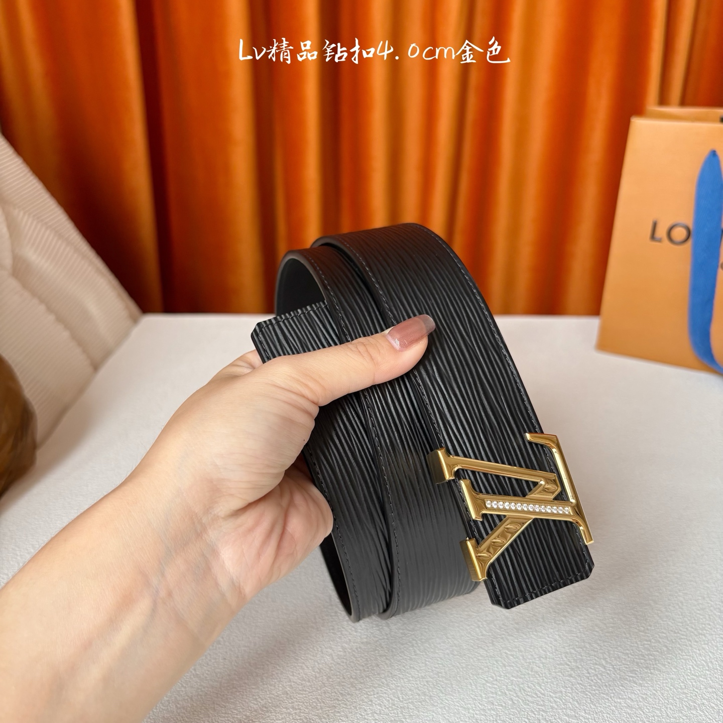 LOUIS VUITTON 经典原单品质，经典水波纹搭配原版皮底，精品点钻钢扣，精工制作，细节看图，实物